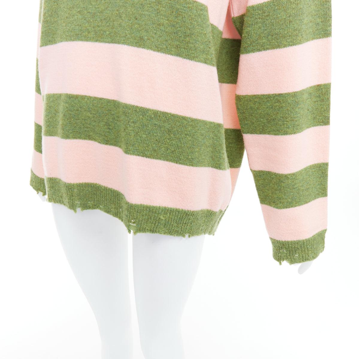 Pull oversize MARC JACOBS Grunge Sweater rose vert laine vieillie M
Référence : CNLE/A00415
Marque : Marc Jacobs
Modèle : Le Pull Grunge
MATERIAL : Laine
Couleur : rose, vert
Motif : Rayé
Fermeture : Slip On
Détails supplémentaires : Fragilisé au