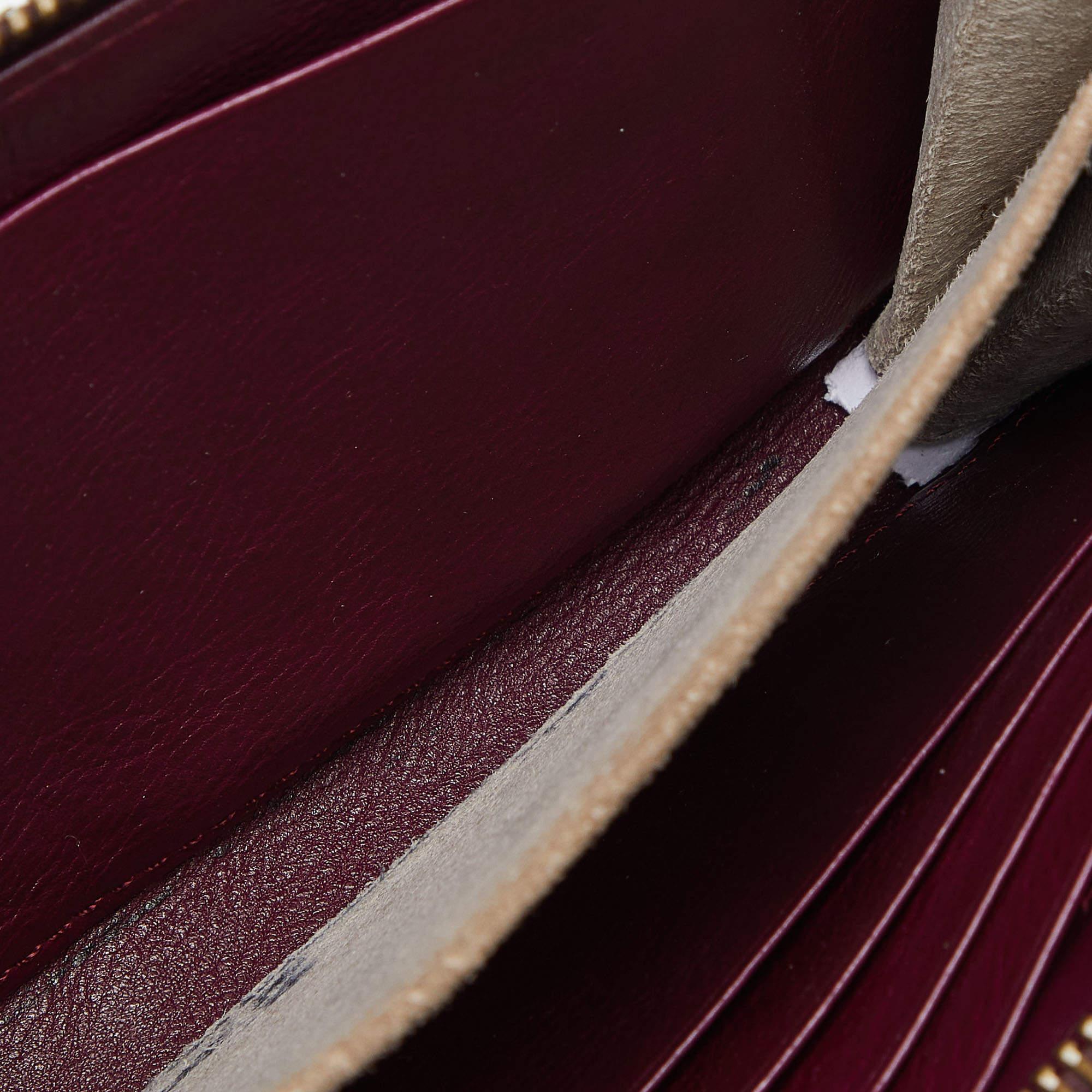 This designer wallet is an immaculate balance of sophistication and rational utility. It has been designed using prime quality materials and elevated by a sleek finish. The creation is equipped with ample space for your monetary essentials.