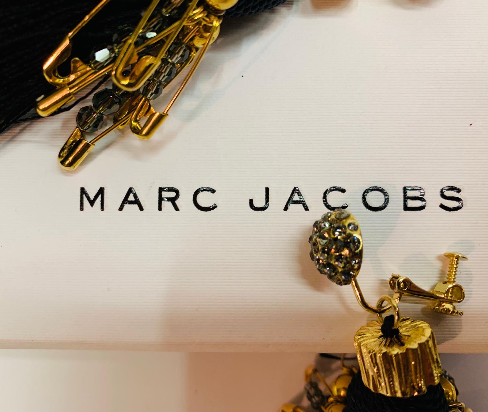 Marc Jacobs metal clip earrings and Swarovski crystals In Good Condition For Sale In Lugano, CH