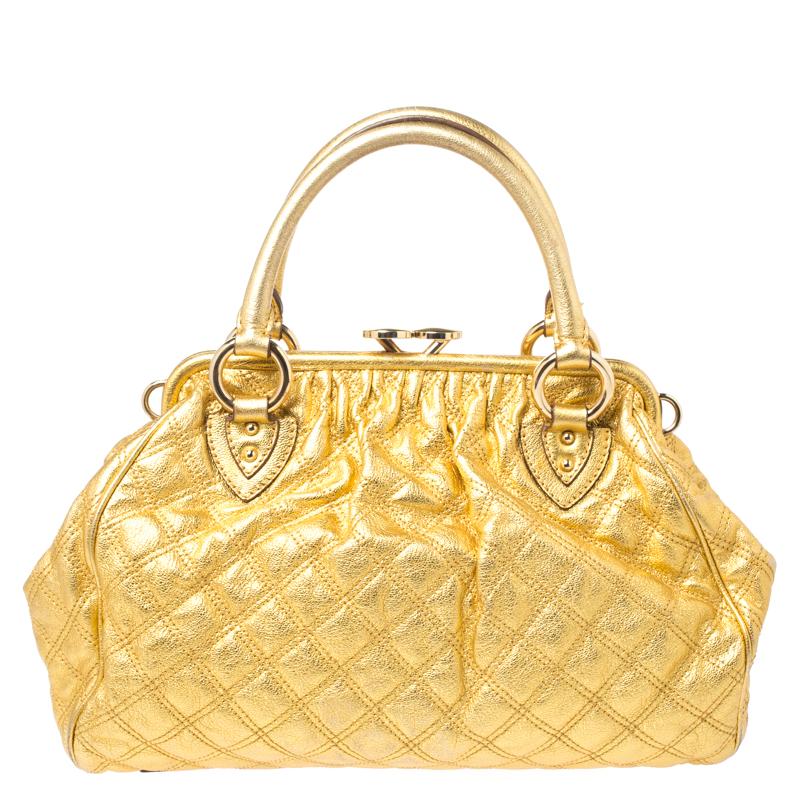 This Marc Jacobs design has a gold quilted exterior crafted from leather and enhanced with gold-tone hardware. This elegant Stam bag features a kiss-lock top closure that opens to a fabric interior, dual top handles and a removable chain that