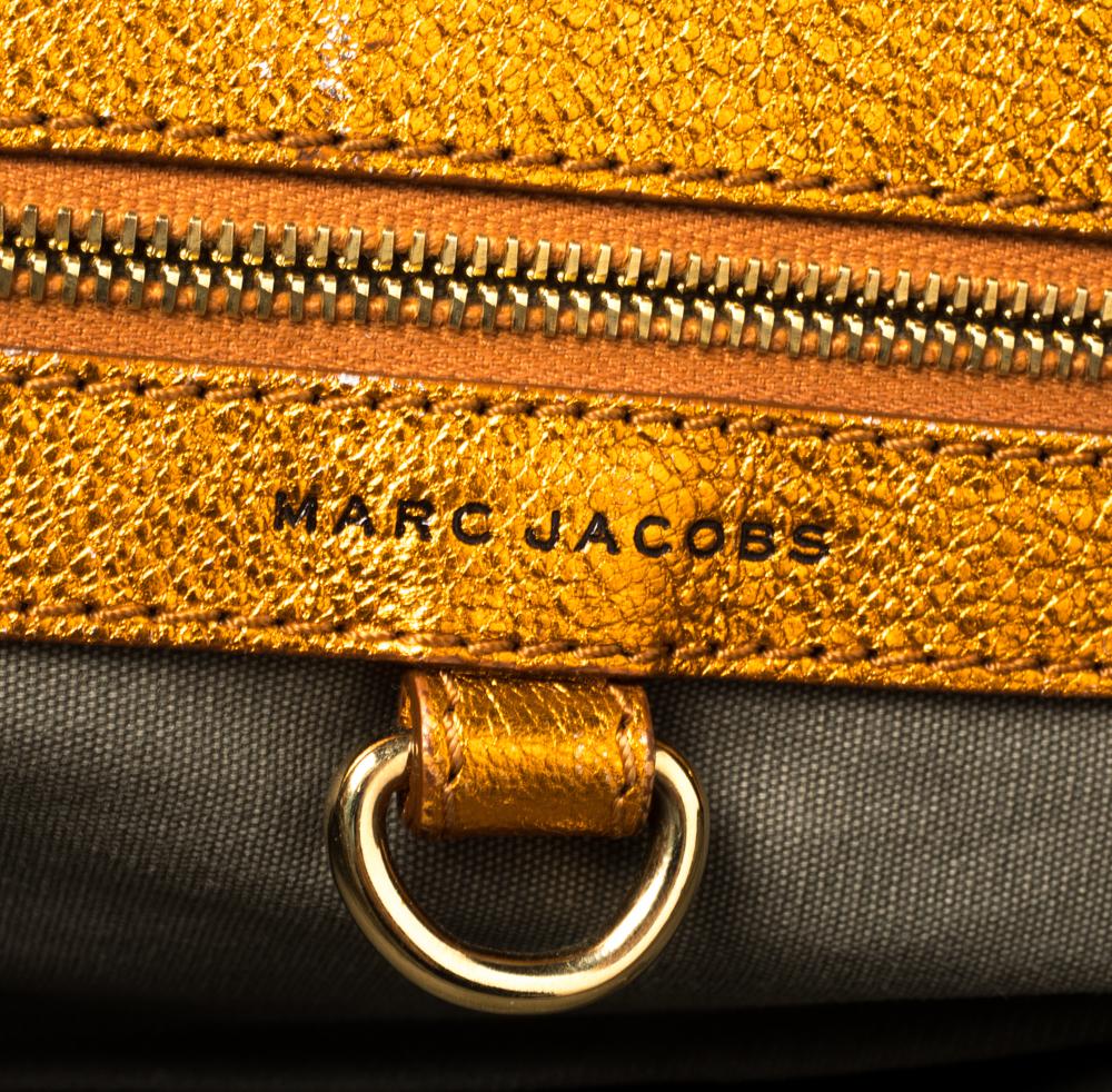 Marc Jacobs - Fourre-tout brun en cuir matelassé orange métallisé avec ceinture 4