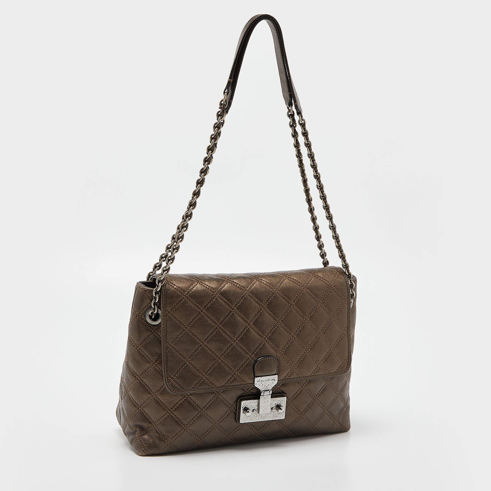 Marc Jacobs Bolso con solapa de piel acolchada metalizada Negro en venta
