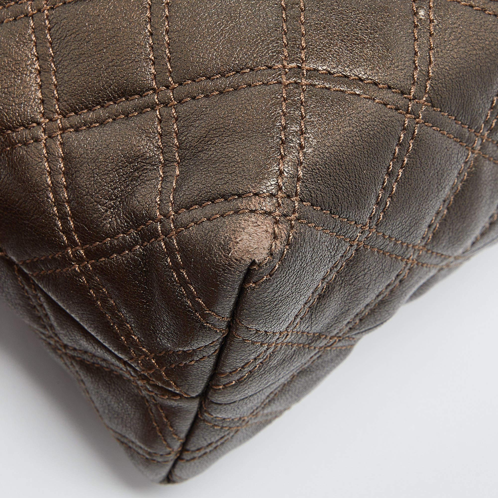 Marc Jacobs Bolso con solapa de piel acolchada metalizada en venta 1