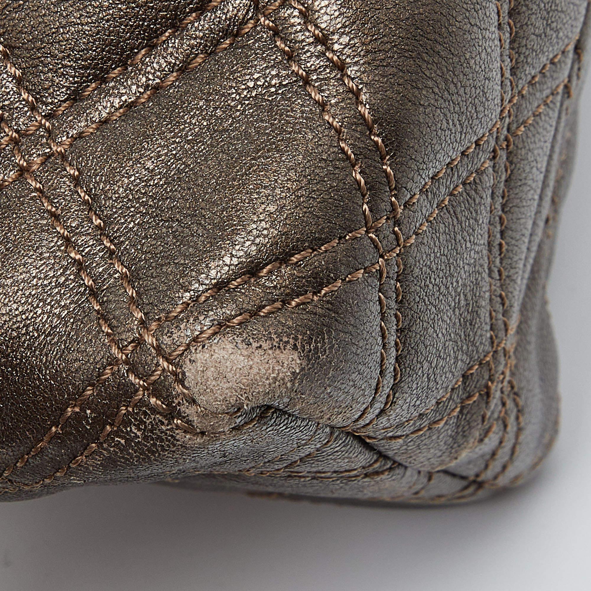 Marc Jacobs Bolso con solapa de piel acolchada metalizada en venta 2