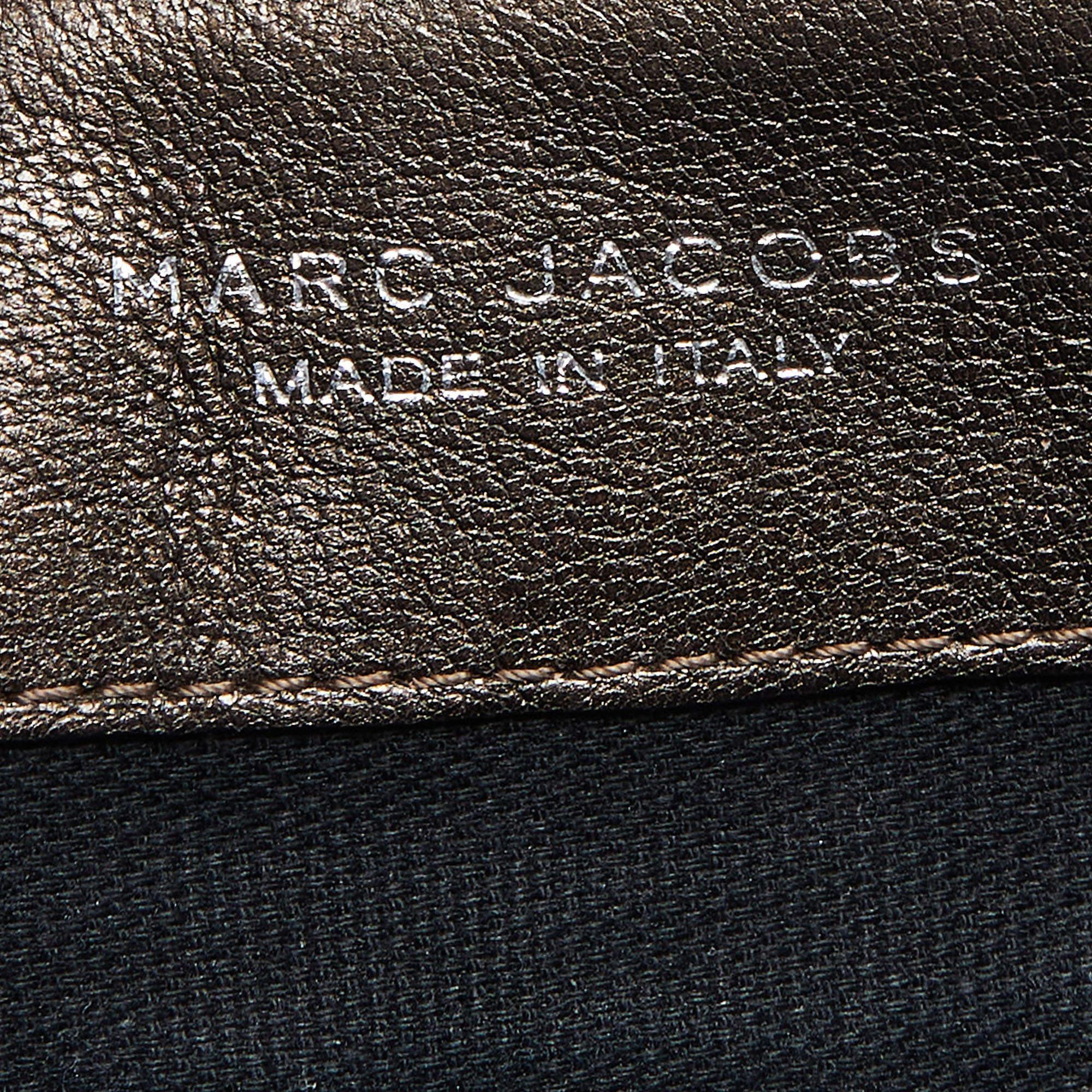 Marc Jacobs Bolso con solapa de piel acolchada metalizada en venta 4