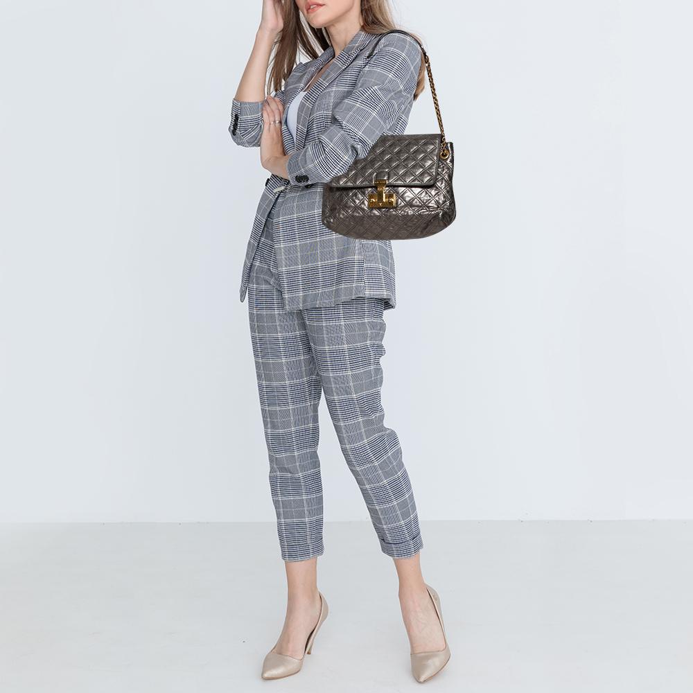 Stylish and easy to carry, this metallic silver leather shoulder bag is quite a choice if you're looking to upgrade your bag collection. Crafted beautifully, the Marc Jacobs bag has quilting all over, a well-lined canvas interior, and two