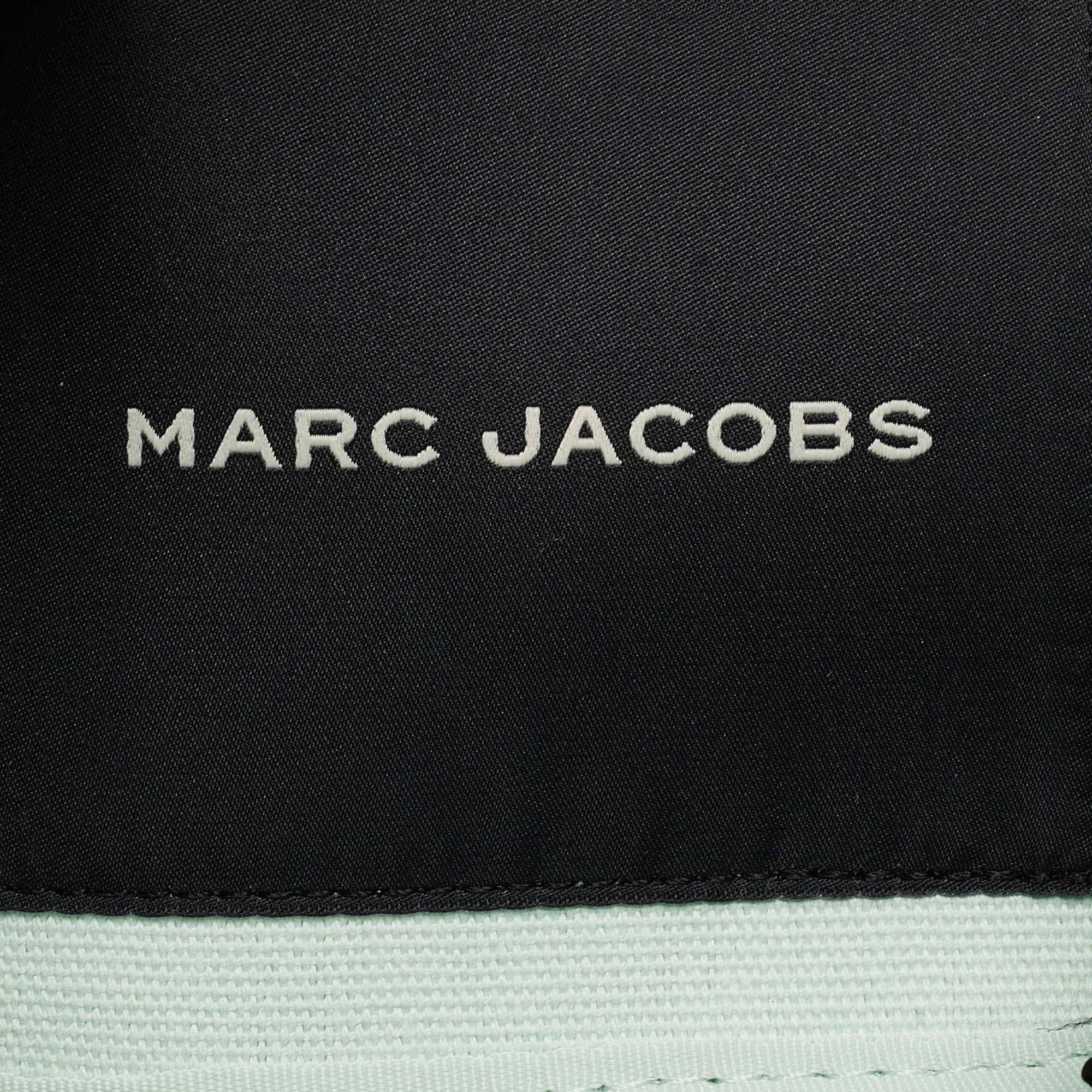 Marc Jacobs Bolso Tote Mediano de Lona Verde Menta/Negro en venta 3