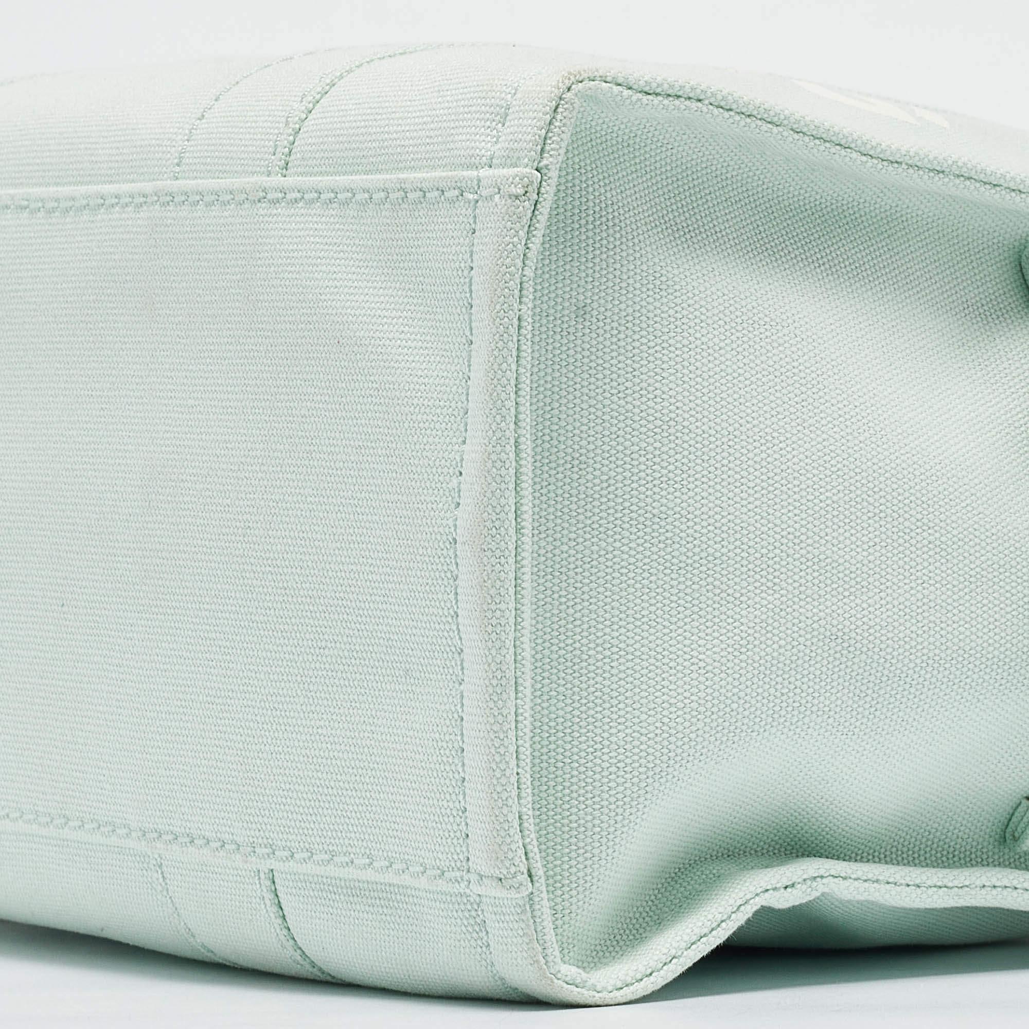Marc Jacobs Bolso Tote Mediano de Lona Verde Menta/Negro en venta 4