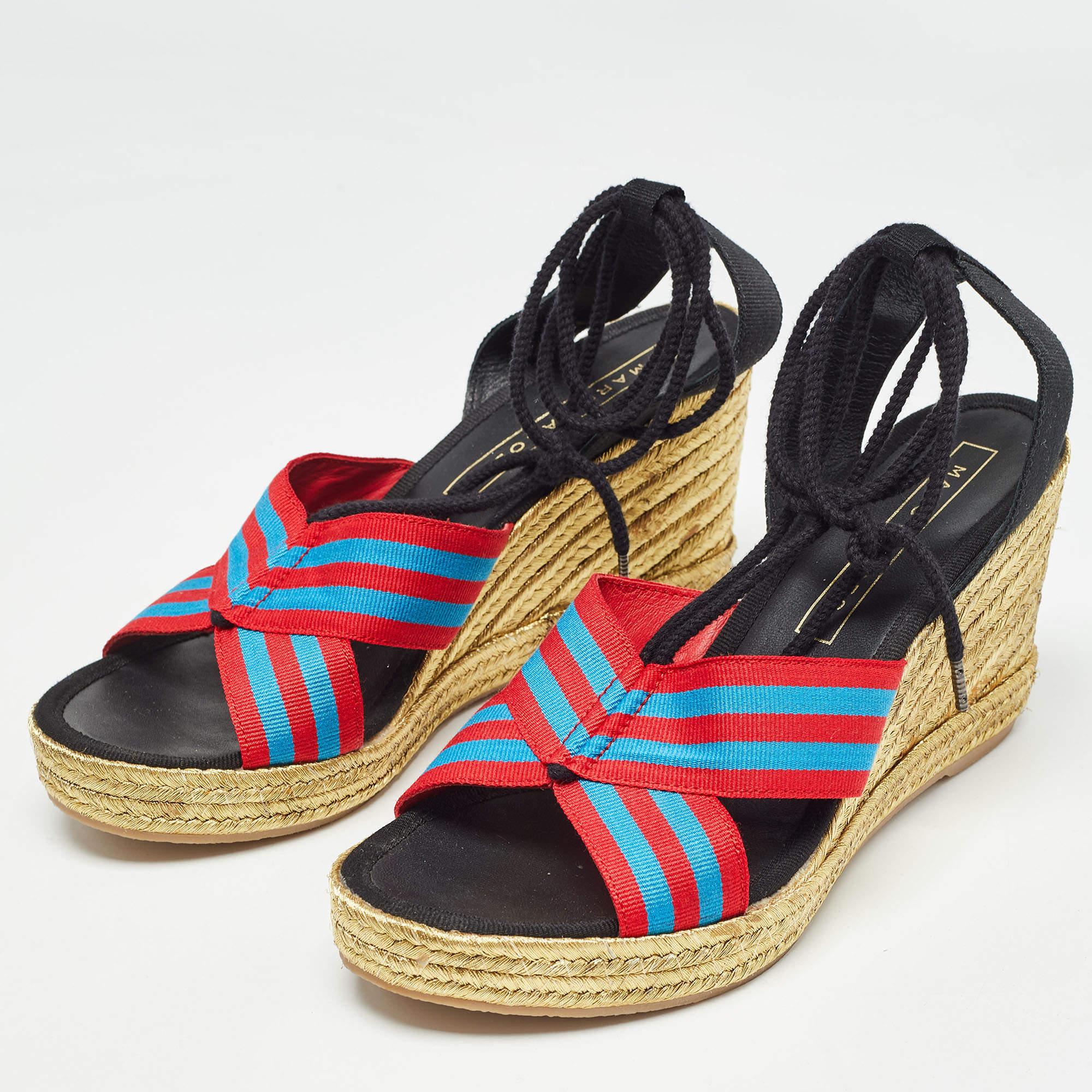 Que vous soyez adepte du style, du confort ou des deux, ces jolies chaussures compensées ne vous décevront jamais. Elles présentent une silhouette chic et une teinte agréable à l'œil. Faites de cette paire la vôtre dès aujourd'hui
