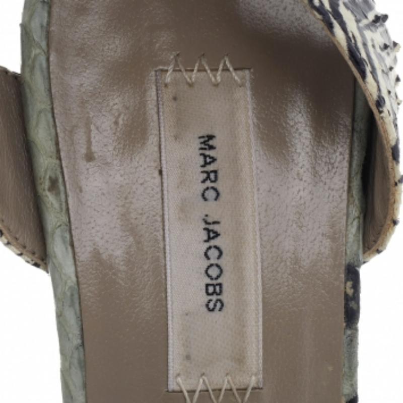 Marc Jacobs Sandali con cinturino alla caviglia in pelle di pitone multicolore misura 35,5 in vendita 3