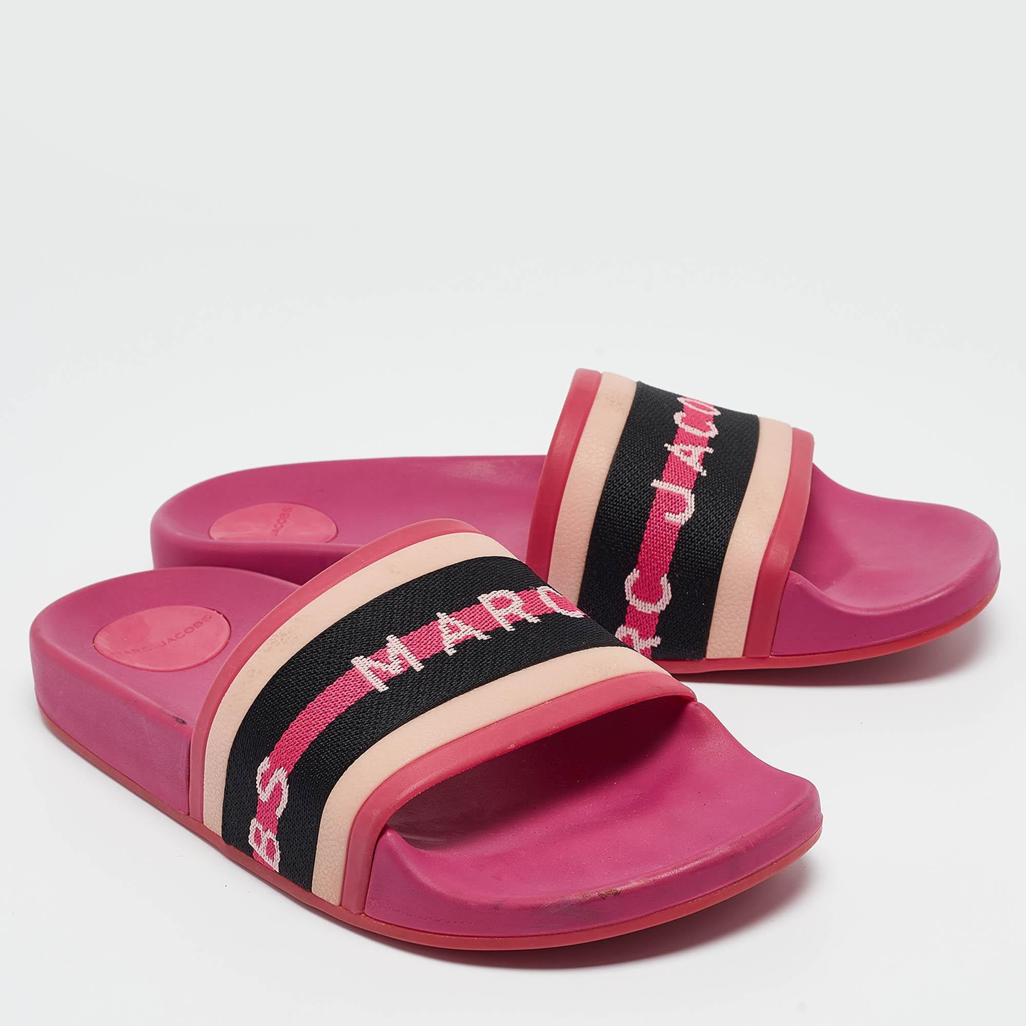 Marc Jacobs - Chausssures plates en caoutchouc multicolore, taille 39 Bon état - En vente à Dubai, Al Qouz 2