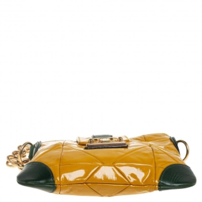 Marc Jacobs Mustard Yellow/Green Patent Leather And Leather Shoulder Bag In Fair Condition For Sale In Dubai, Al Qouz 2