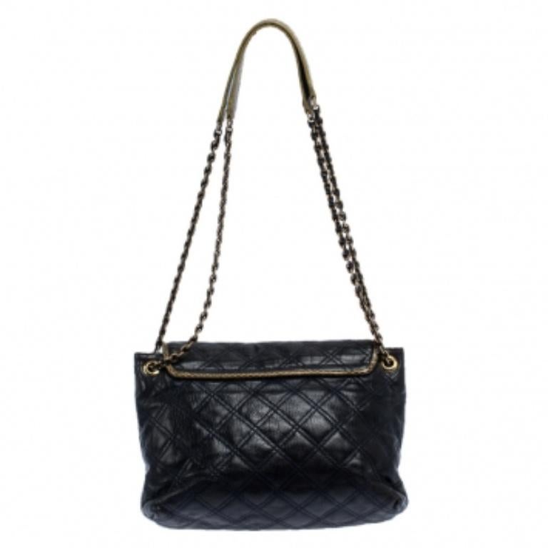 Marc Jacobs Borsa a tracolla con patta in pelle trapuntata blu navy In condizioni buone in vendita a Dubai, Al Qouz 2