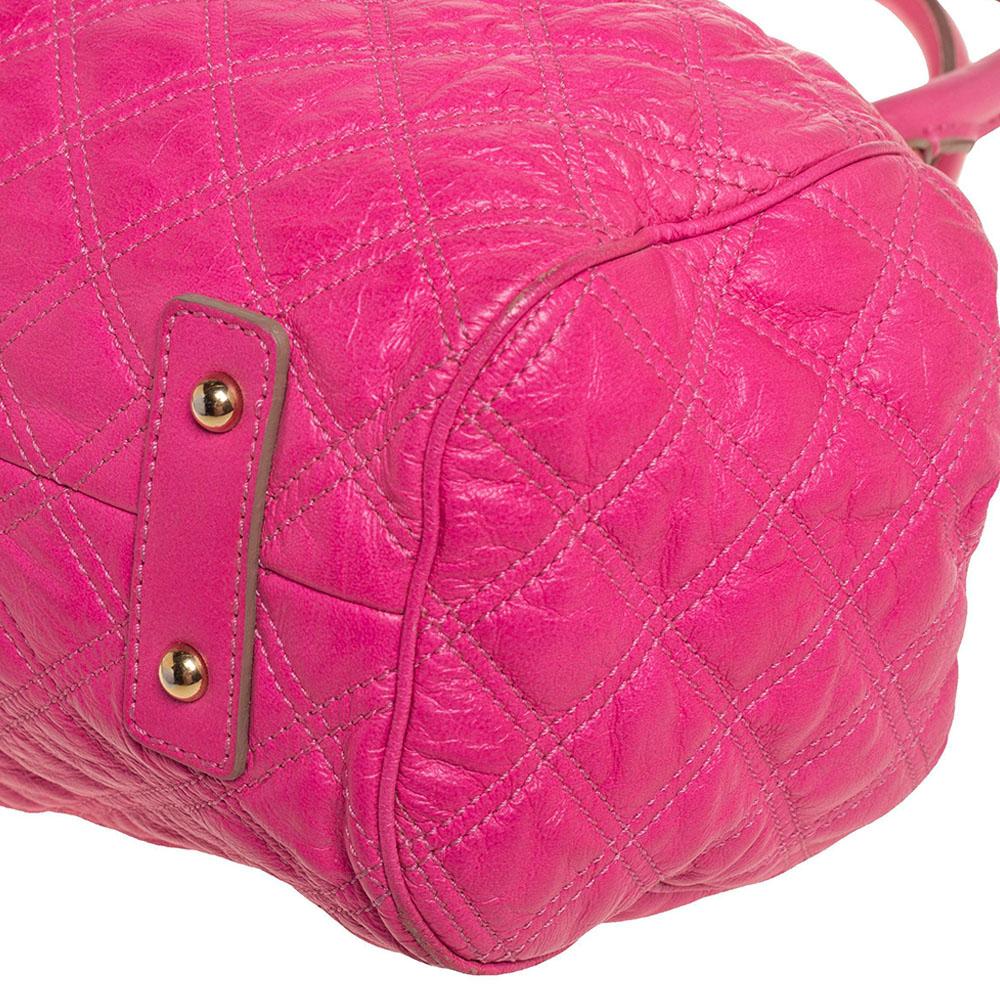Marc Jacobs, borsa a tracolla in pelle trapuntata rosa neon, con tracolla in pelle trapuntata 5
