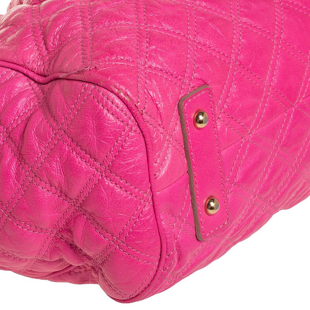 Marc Jacobs, borsa a tracolla in pelle trapuntata rosa neon, con tracolla in pelle trapuntata 4