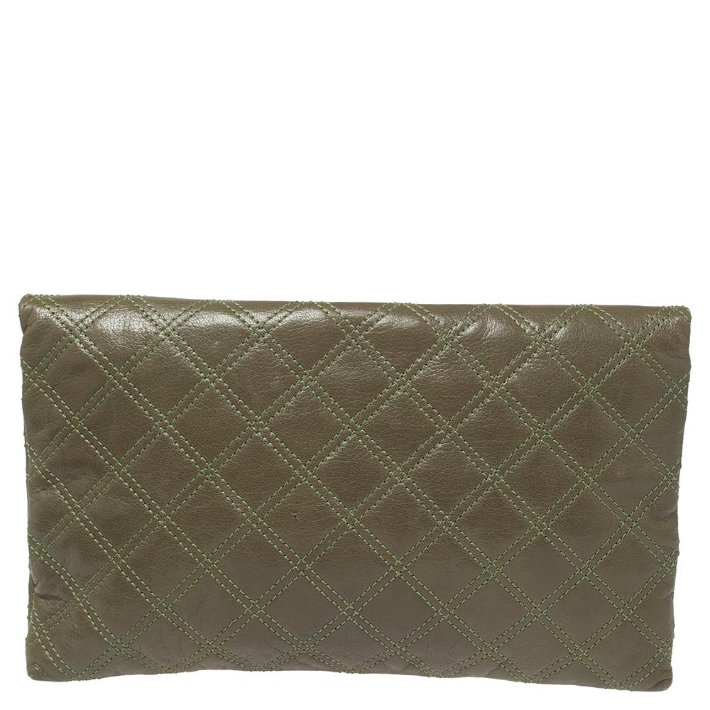 This Eugenie clutch from the House of Marc Jacobs is absolutely stylish and functional. It is created using olive-green quilted leather on the exterior, with a gold-tone Padlock accent placed on the front. It accommodates a canvas-lined interior.