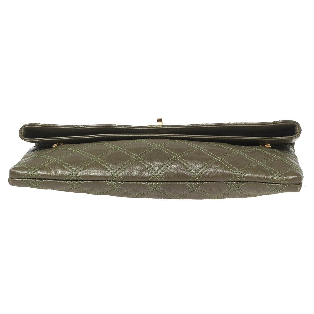 Marc Jacobs Olive Green Quilted Leather Eugenie Clutch In Good Condition In Dubai, Al Qouz 2