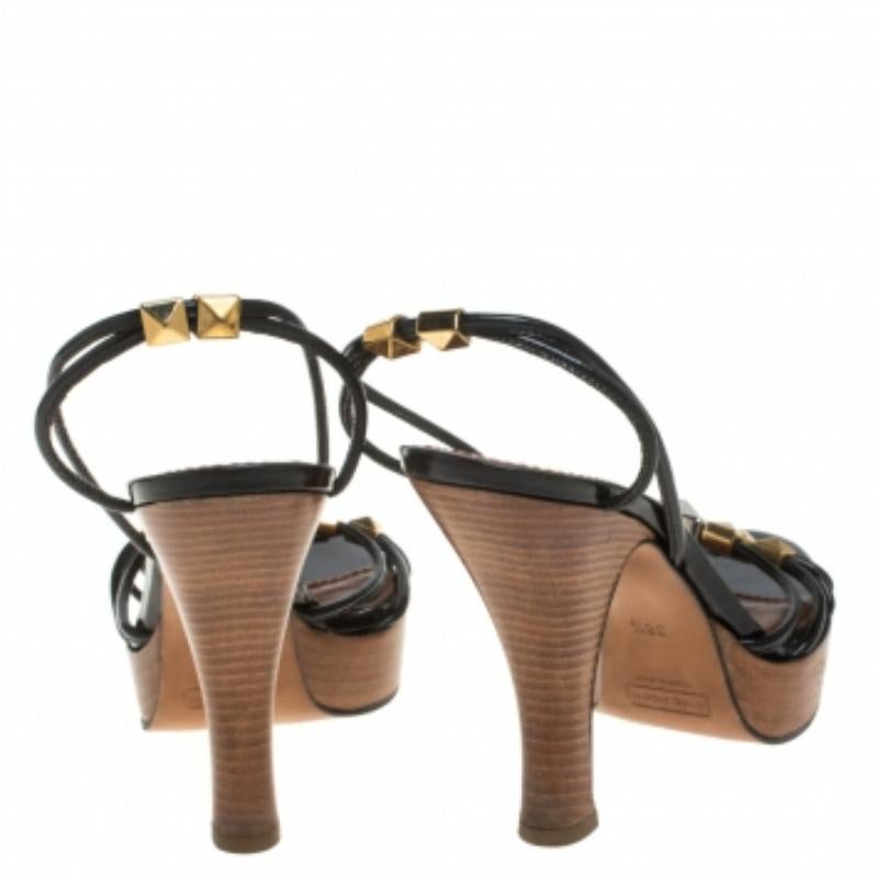 Marc Jacobs Patent Leather Ankle Strap Platform Slingback Sandals Size 38.5 In Good Condition For Sale In Dubai, Al Qouz 2