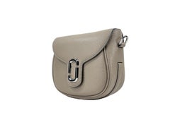 Marc Jacobs Umhängetasche aus genarbtem Leder – Grau