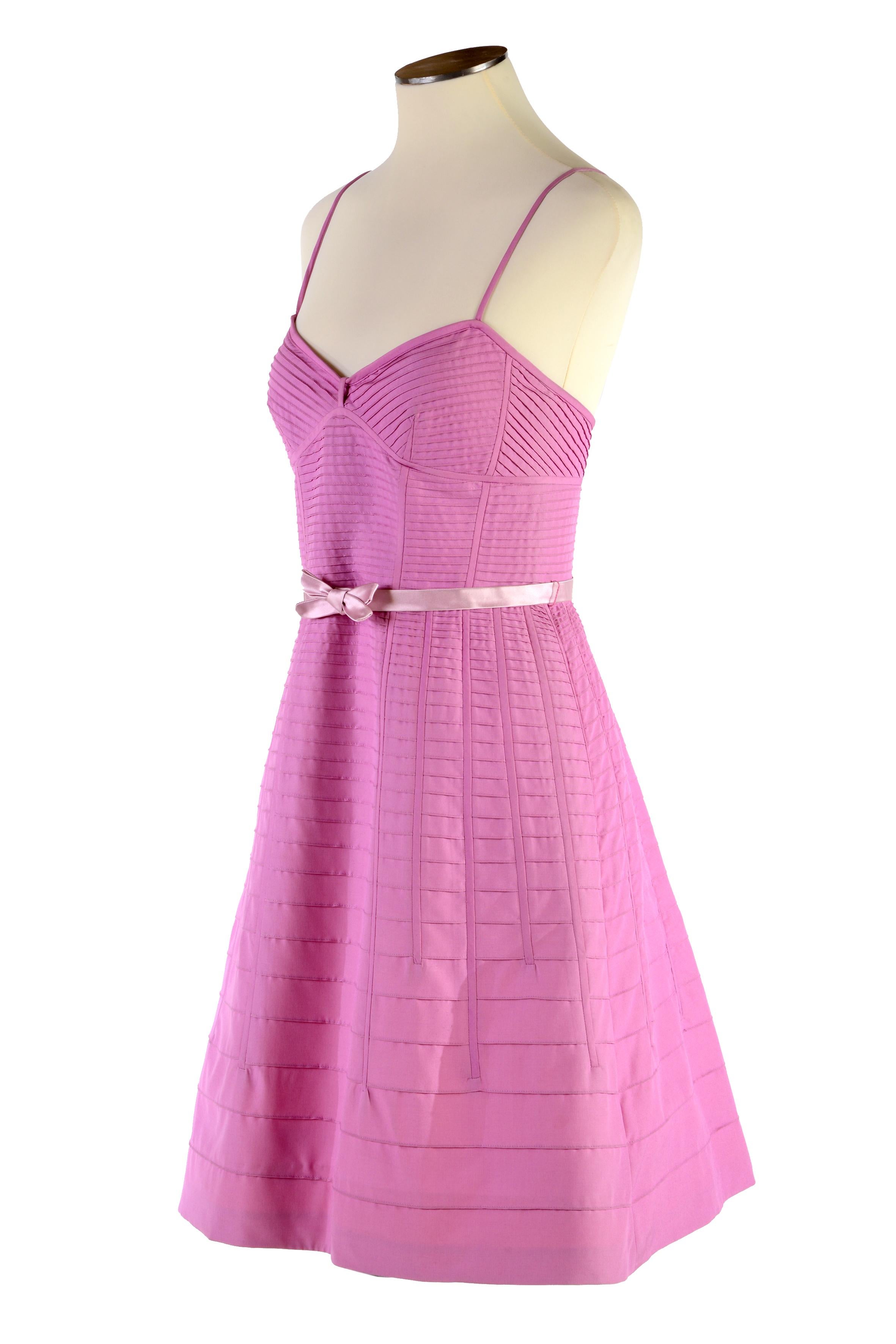 Mark Jacobs pink cyclamen dress US 6
Spaghetti strap and and satin thin belt 
Size US 6
Made in USA
51% silk
49% wool
Lined
flat measures:
Length cm. 97
Bust cm. 40
Waistline cm. 37
Excellent condition