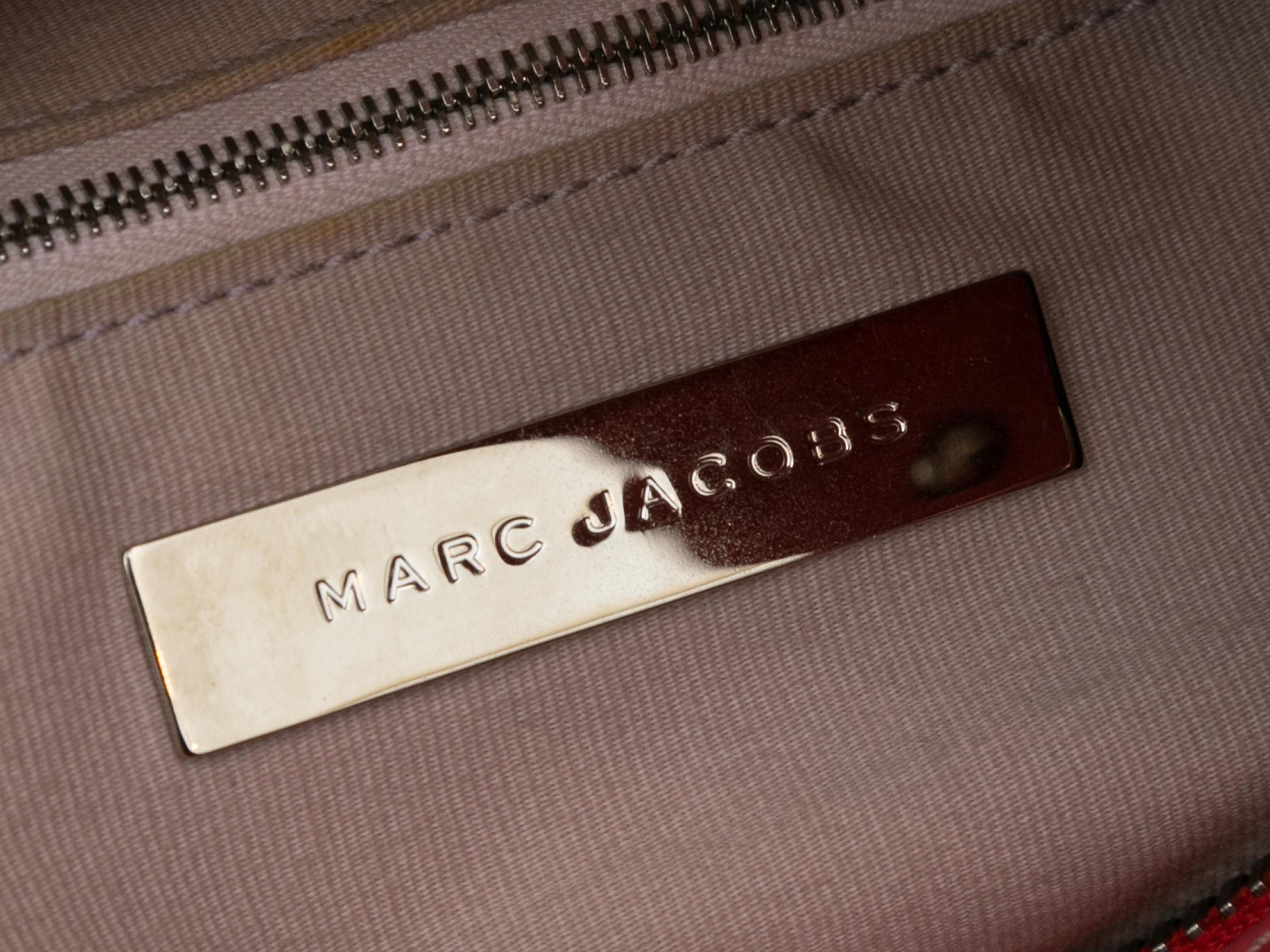 Product Details: Vintage Pink Marc Jacobs Hobo Shoulder Bag. This bag features a leather body, silver-tone hardware, a single flat shoulder strap, and a zip closure at the top. 16
