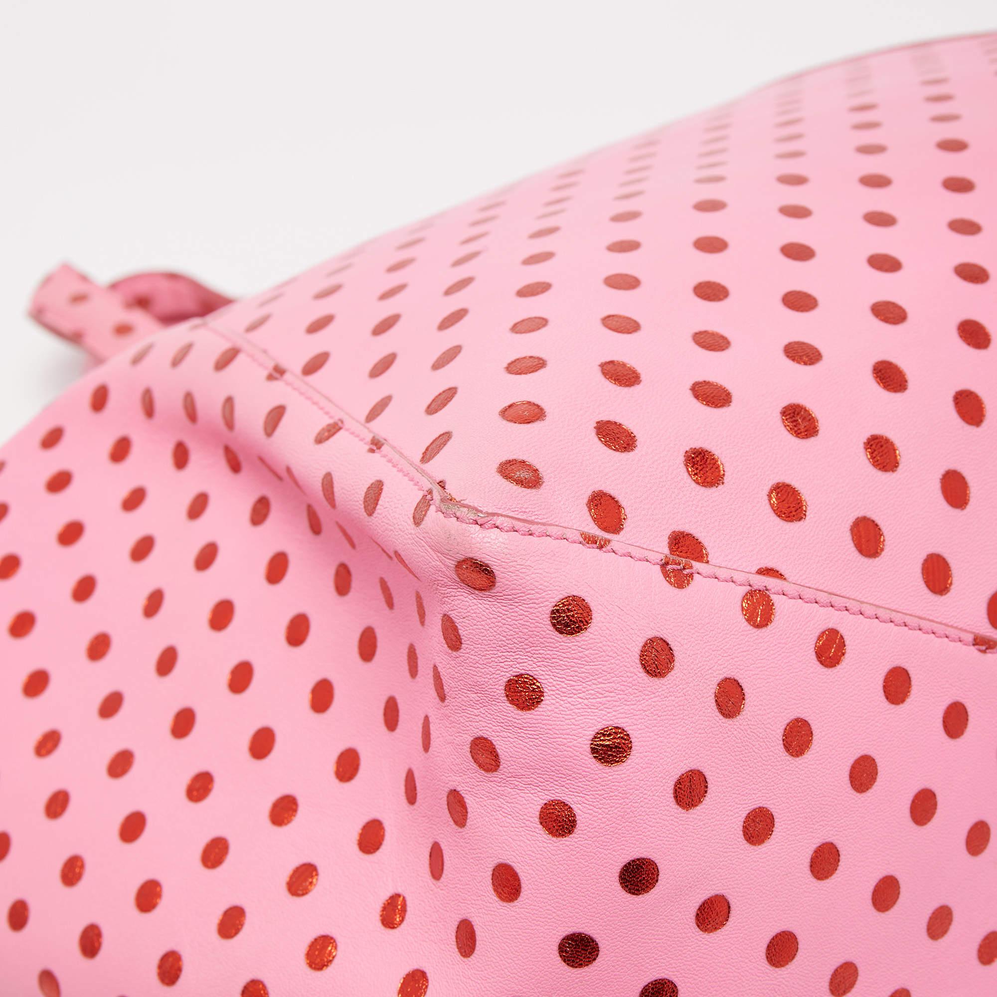 Marc Jacobs Fourre-tout zippé en cuir rose à pois en vente 6