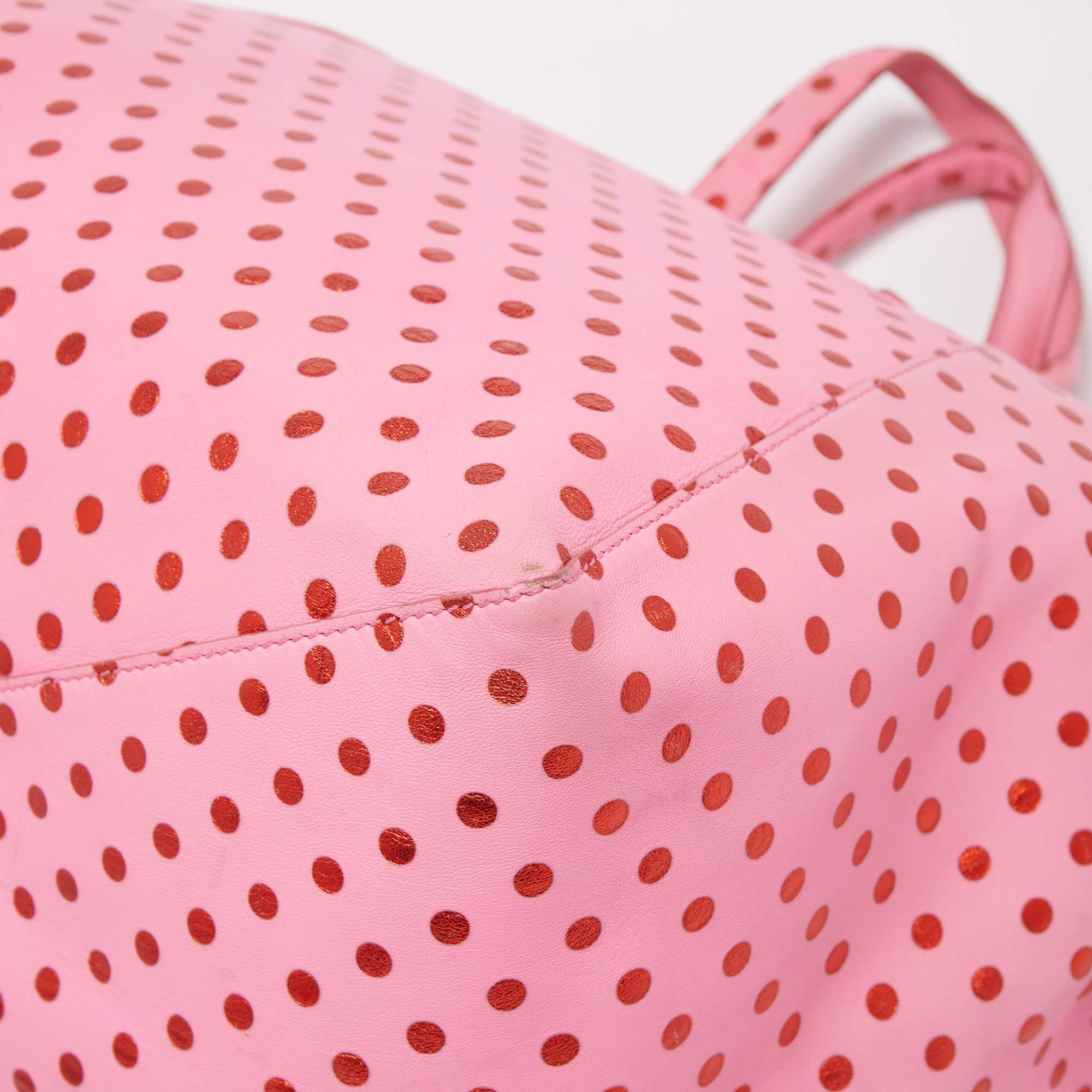 Marc Jacobs Fourre-tout zippé en cuir rose à pois en vente 7