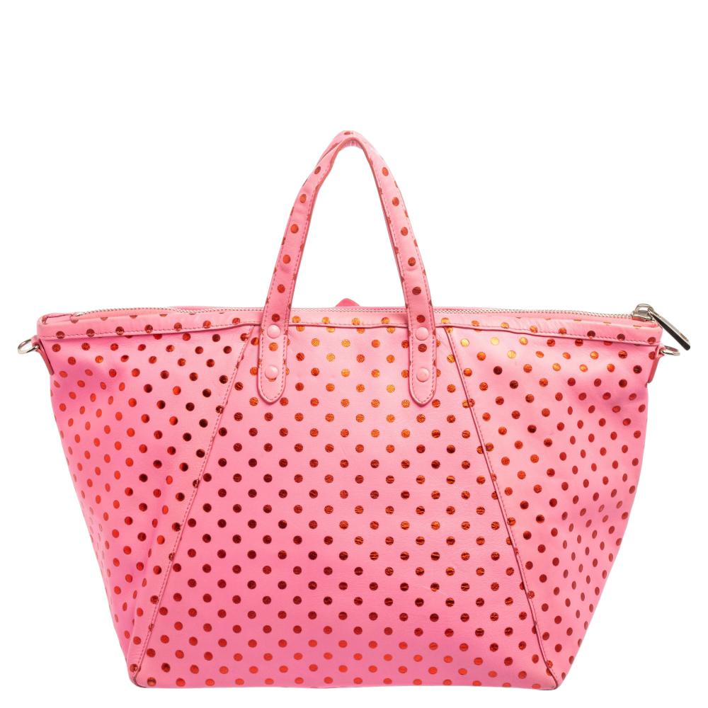 Designed for days when you need a lot of things to carry—work, shopping, or travels—this Marc Jacobs tote is both spacious and durable. It is sewn carefully using pink leather and decorated with polka dots.

Includes: Info Booklet, Detachable Strap
