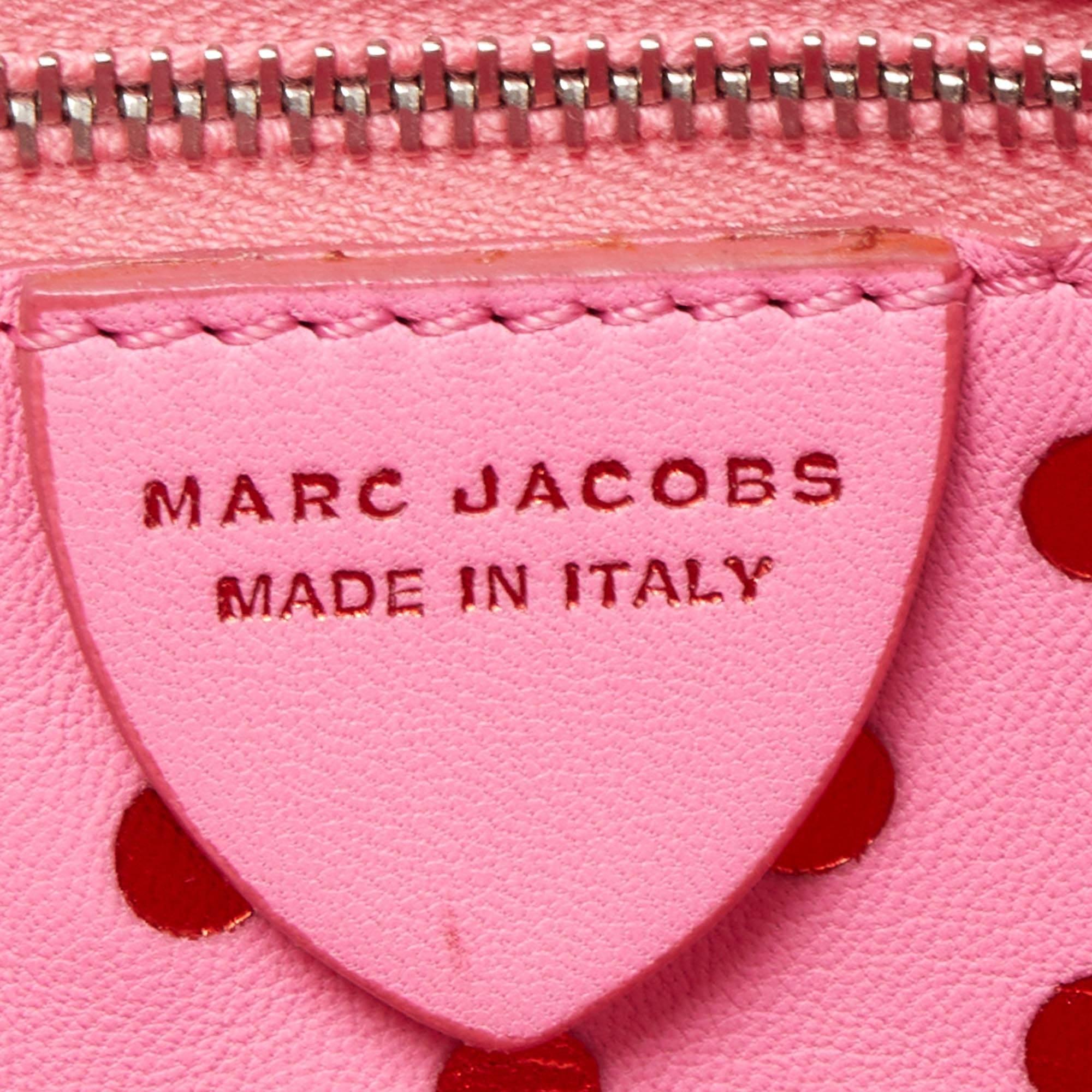 Marc Jacobs Fourre-tout zippé en cuir rose à pois en vente 2