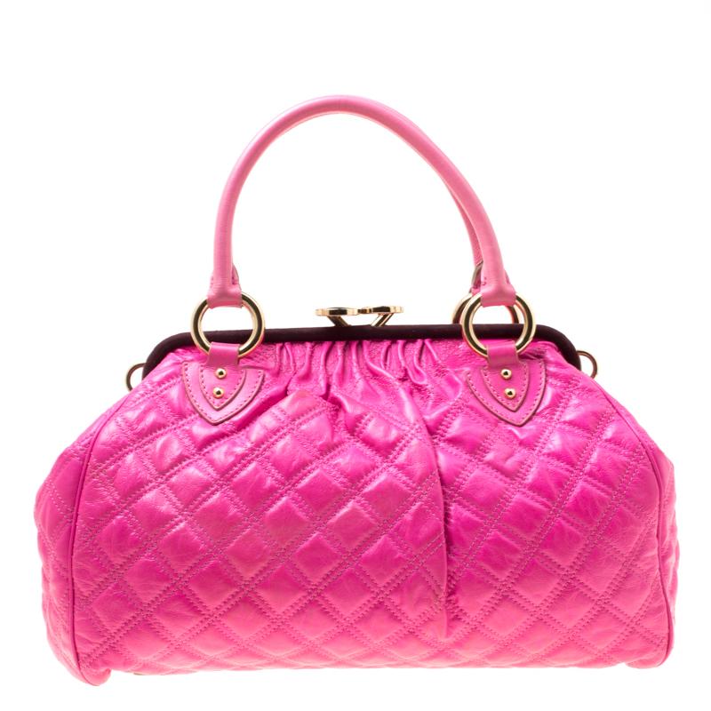 This Marc Jacobs design has a pink quilted exterior crafted from leather and enhanced with gold-tone hardware. This elegant Stam bag features a kiss-lock top closure that opens to a fabric interior, dual top handles and a removable strap that