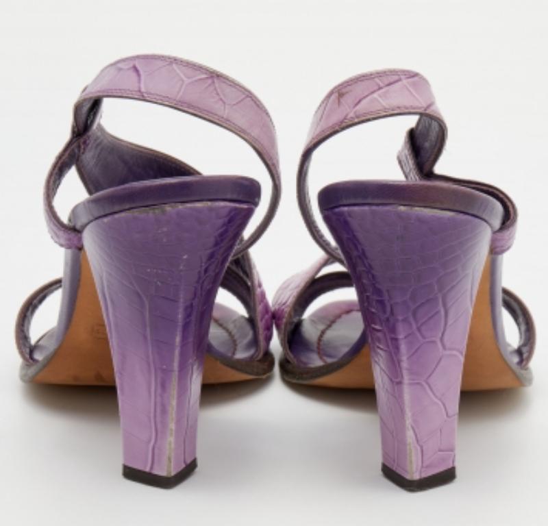 Marc Jacobs Sandalias de piel de cocodrilo en relieve moradas tamaño 39 en venta 2