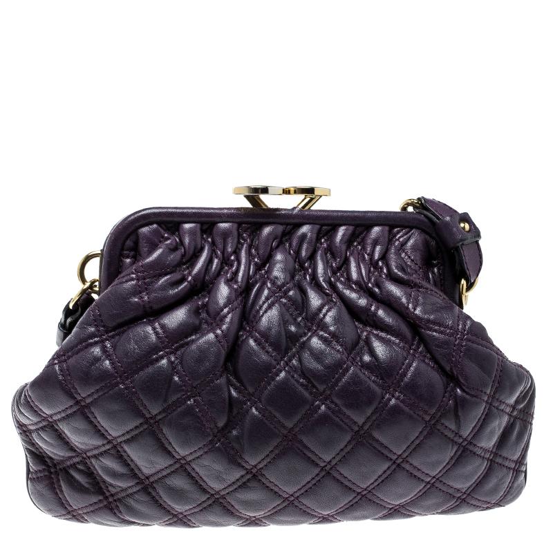 The house of Marc Jacobs brings forth a lush design to adorn your evening ensembles with a chic appearance. This luxuriously designed shoulder bag features a scrunched up look that is enhanced with a quilted surface texture and gold chain attachment