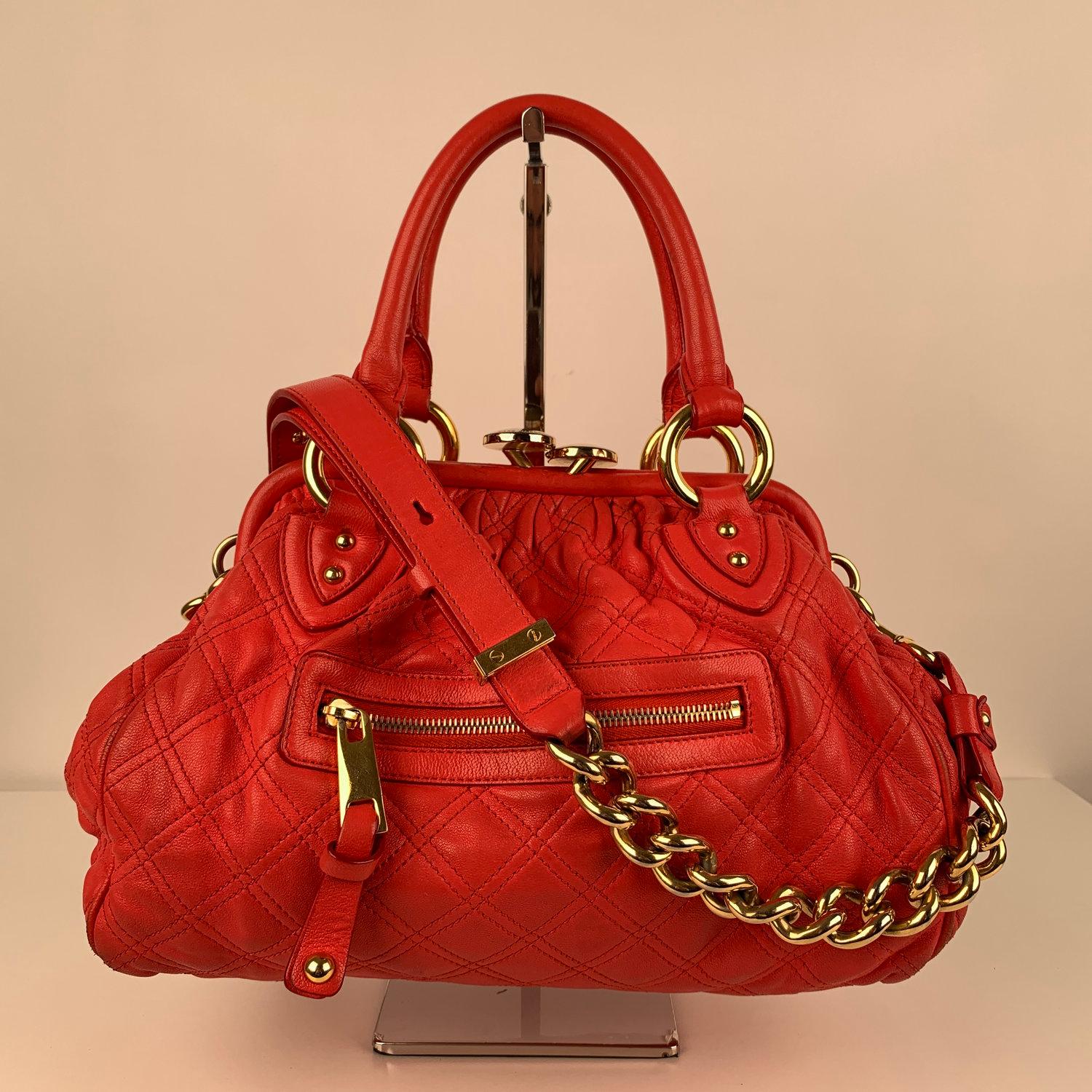 MATERIAL: Leather COLOR: Red MODEL: Stam Doctor Bag GENDER: Women SIZE: Medium Condition CONDITION DETAILS: B :GOOD CONDITION - Some light wear of use - Some wear of use on bottom corners (darkness and scuffing), some darkness on leather on the
