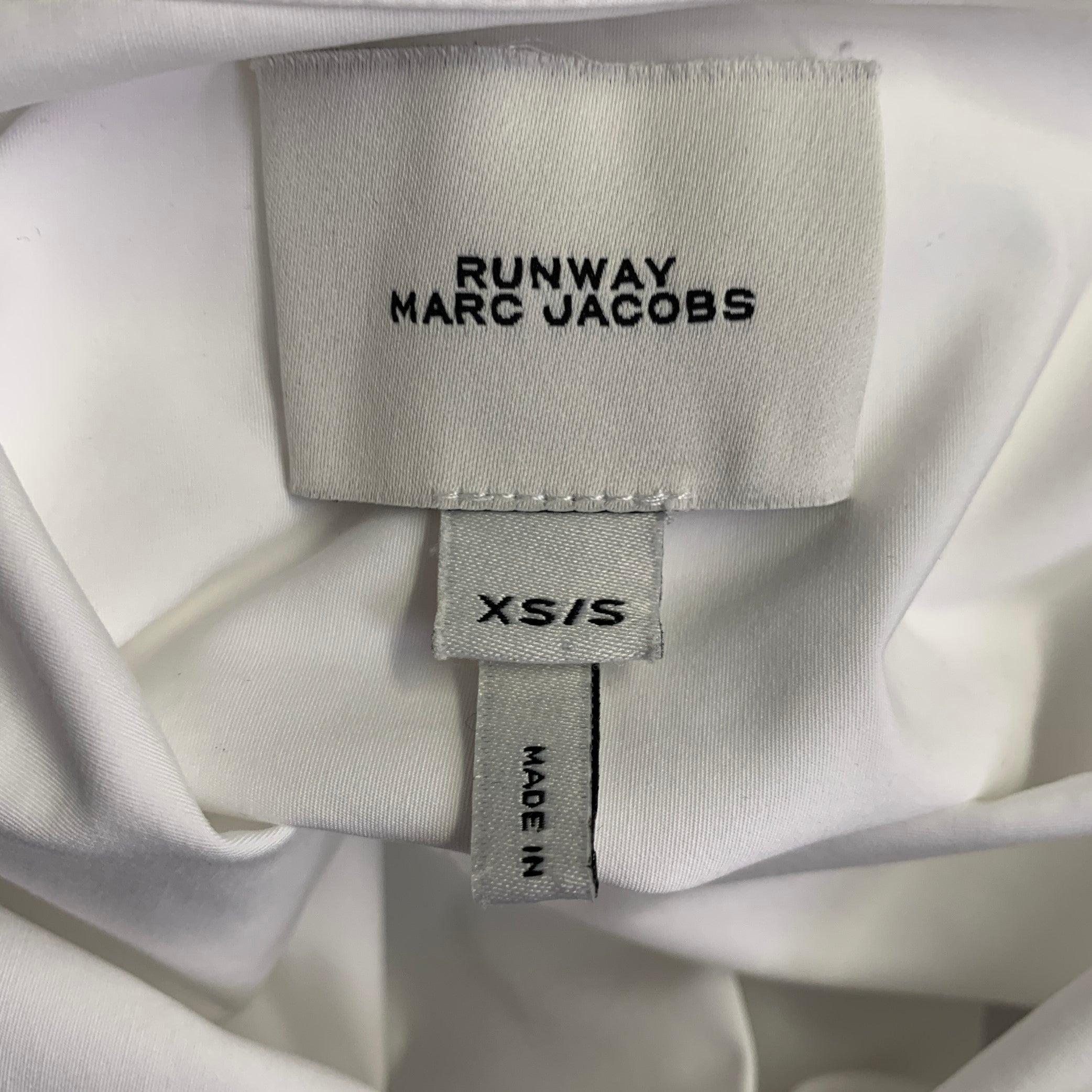 MARC JACOBS RUNWAY Talla XS/S Camisa blanca de algodón de gran tamaño con un bolsillo en Excelente estado para la venta en San Francisco, CA