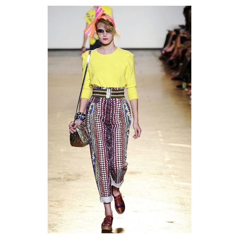 MARC JACOBS S/S 2010 Runway Burgeoning Tribal Printed Denim Crop Pant For Sale 1