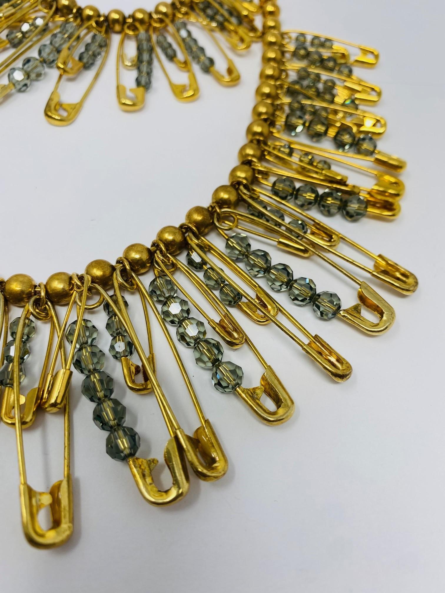 Halskette mit Sicherheitsnadel und Kristall von Marc Jacobs (amerikanisch) im Angebot