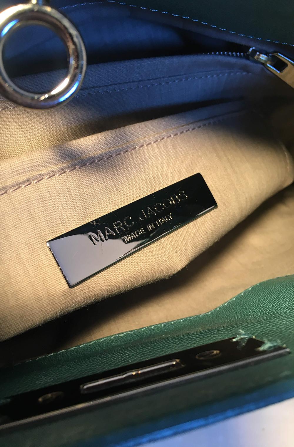 Marc Jacobs Meerschaumgrüne Leder- und Pailletten-Tasche mit Duffy Frog im Angebot 3