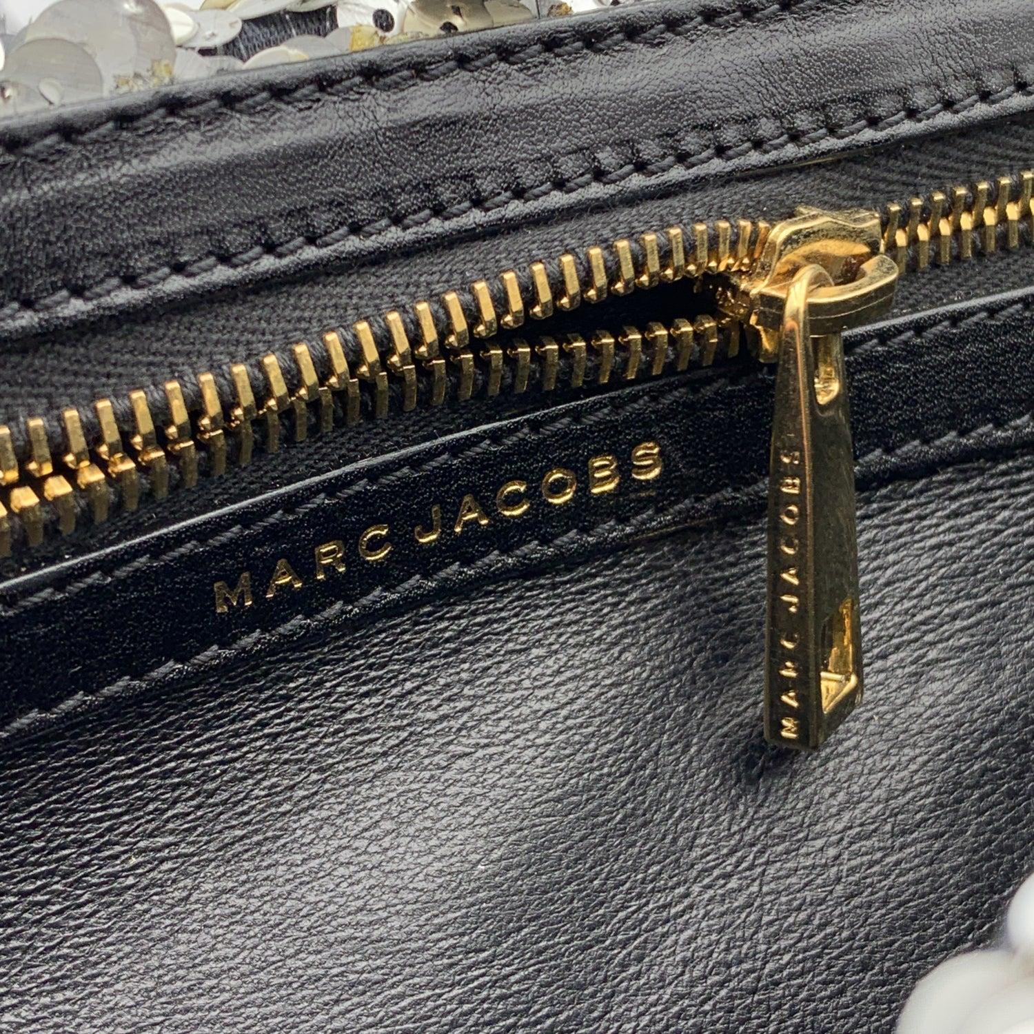 Marc Jacobs Bolso con solapa Gilda grande de lentejuelas plateadas y doradas 1