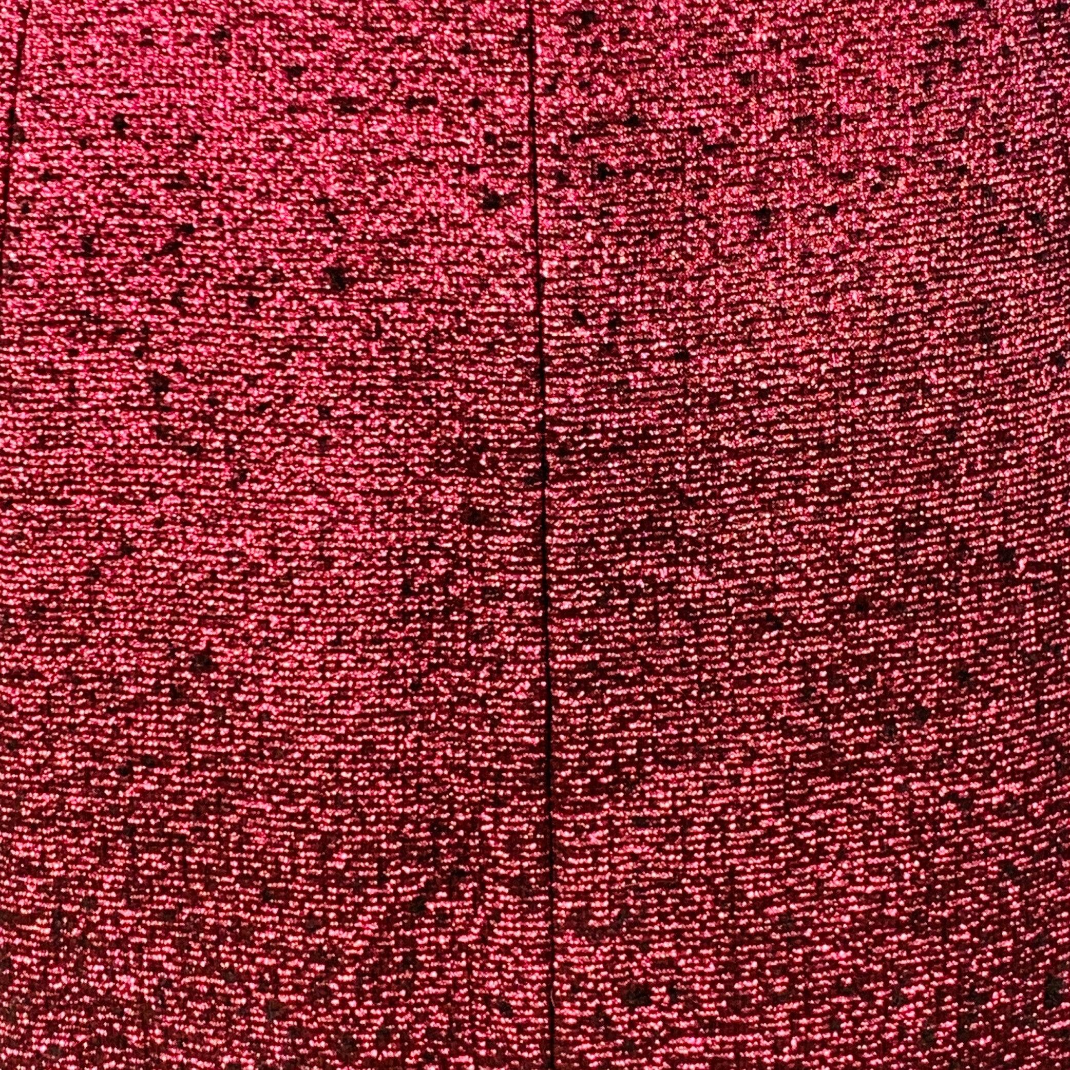 Jupe MARC JACOBS en polyester rose et noir présentant un design tissé, un style A-line et une fermeture à glissière au dos. Nouveau avec Tags. 

Marqué :   0 

Mesures : 
  Taille : 25 pouces Hanche : 47 pouces Longueur : 19.75 pouces 
  
  
