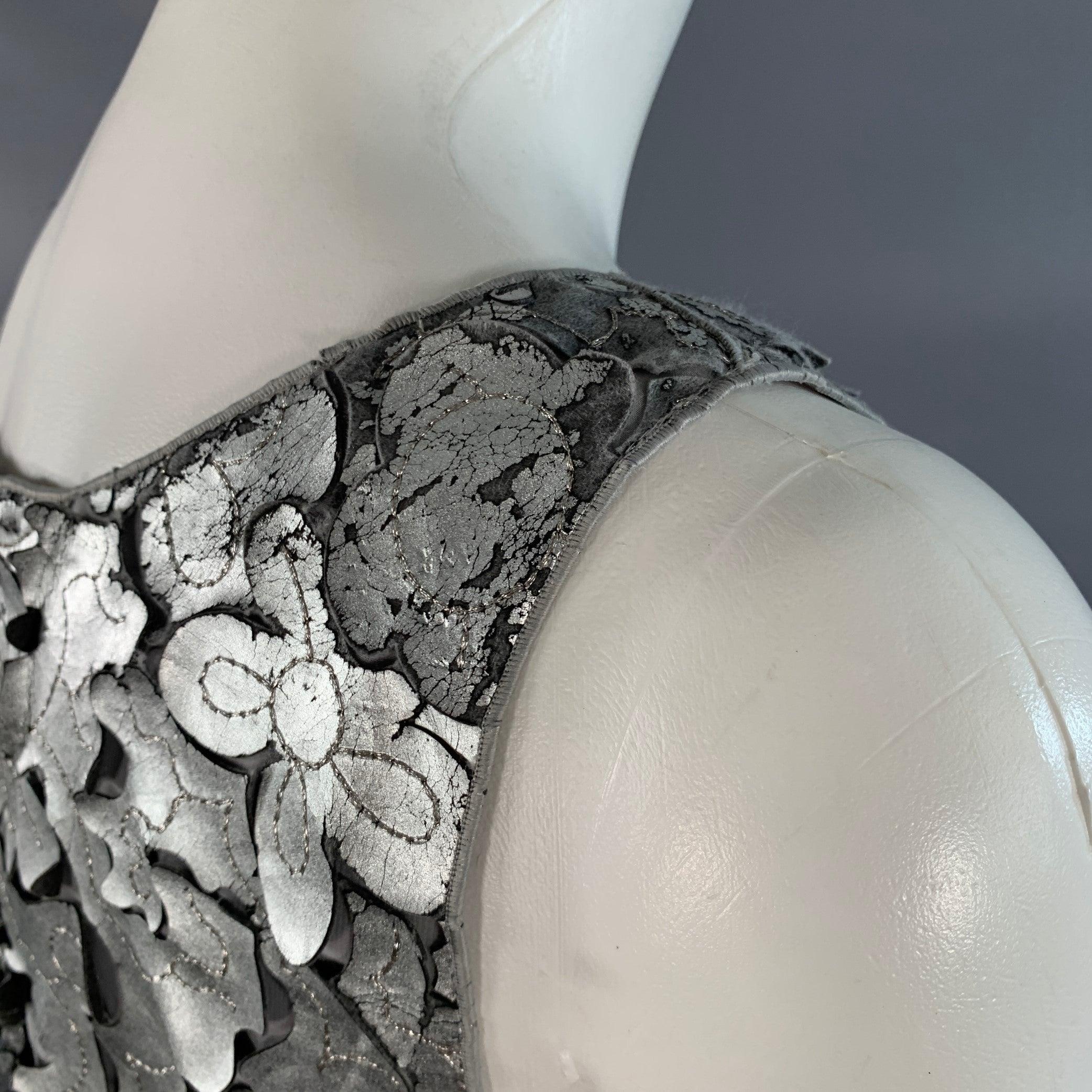 MARC JACOBS Taglia 0 Argento Grigio Pelle Floreale Tagliato Top Abito Senza Maniche in vendita 4
