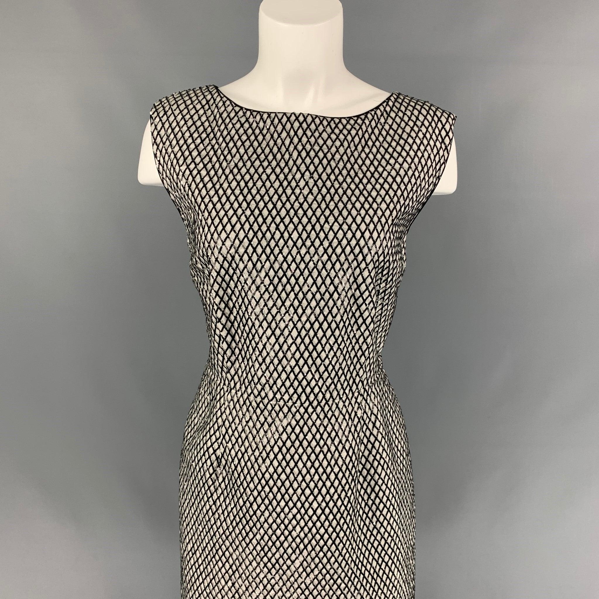 MARC JACOBS dress comes in a grey & black beaded silk with a slip liner featuring a shift style, sleeveless, and a back zip up closure. Made in USA.
Very Good
Pre-Owned Condition. 

Marked:   12 

Measurements: 
 
Shoulder: 16 inches  Bust: 36