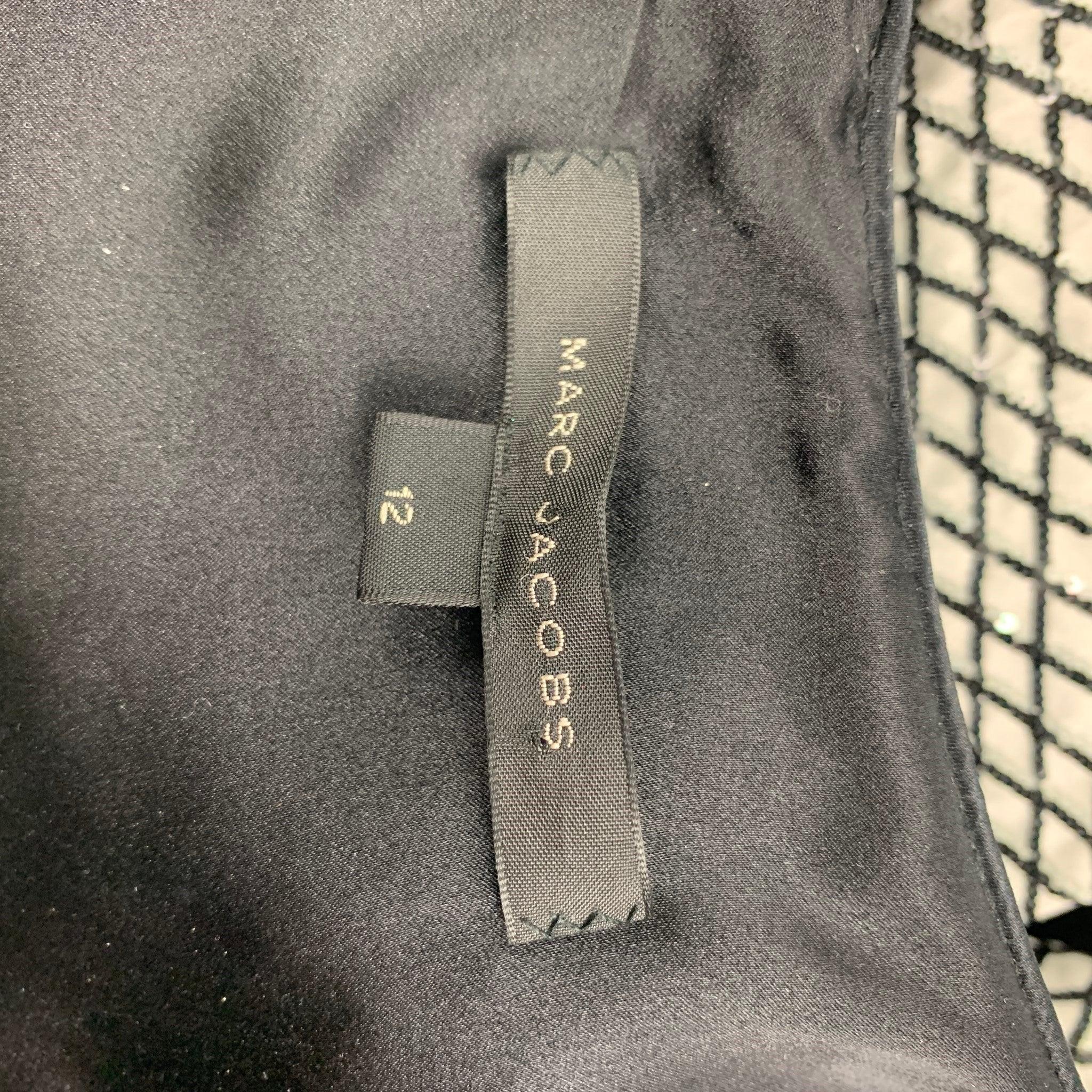 MARC JACOBS Taille 12 Robe droite en soie perlée grise et noire en vente 2