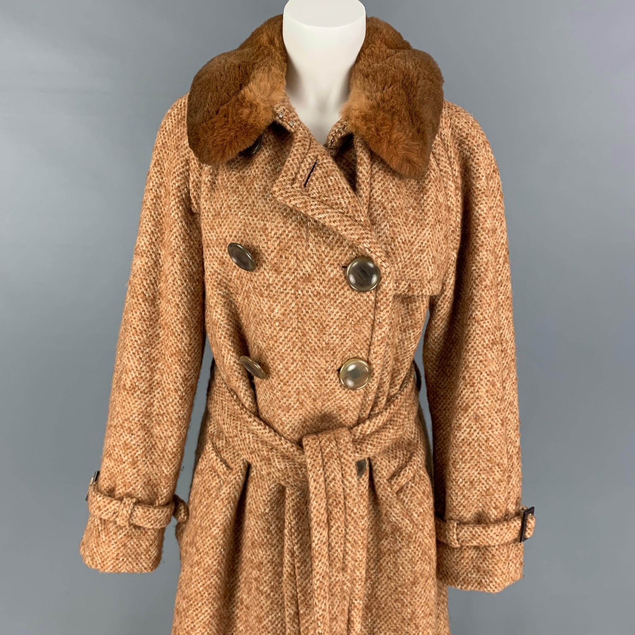 MARC JACOBS coat comes in a tan & beige tweed wool blend with a full liner featuring a faux fur collar, belted, single back vent, slit pockets, and a double breasted closure. Made in USA. 

Excellent Pre-Owned Condition.
Marked:
