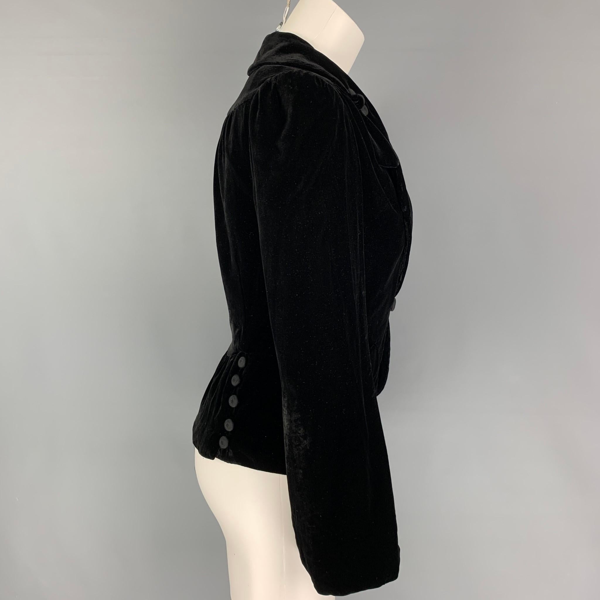 MARC JACOBS jacket comes in a black velvet rayon blend featuring a notch lapel, flap pockets, buttoned details, and a single button closure. 

Very Good Pre-Owned Condition.
Marked: 2

Measurements:

Shoulder: 14 in.
Bust: 34 in.
Sleeve: 24