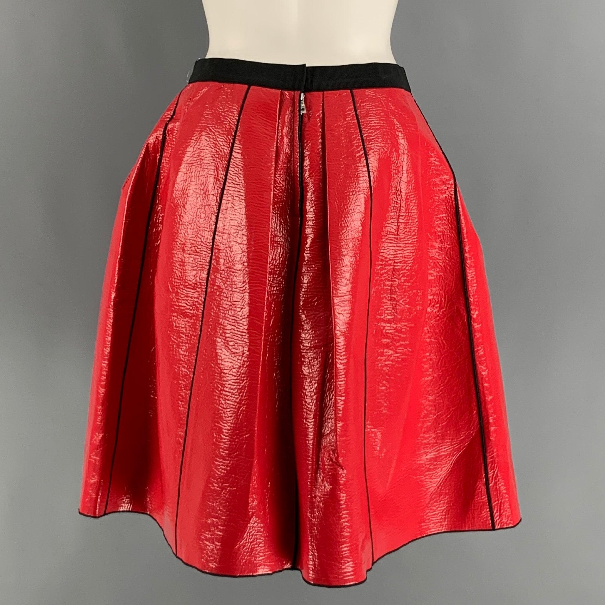 MARC JACOBS Size 2 Red Black Coated Cotton Solid A-Line Skirt In Excellent Condition For Sale In San Francisco, CA