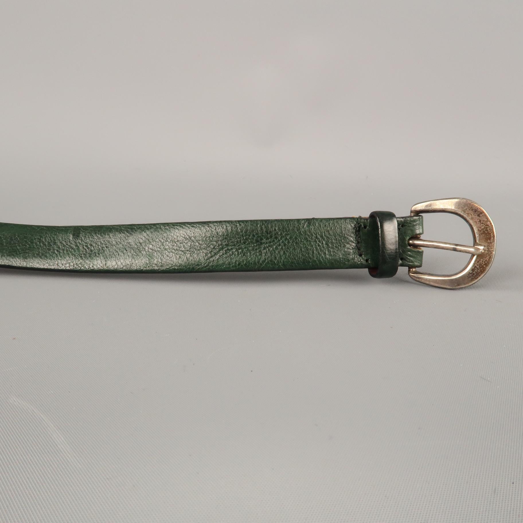 MARC JACOBS  belt comes in a forest green solid leather material, with a skinny strap and featuring a sterling silver buckle. Wear. Made in Italy.

Very Good  Pre-Owned Condition.
Marked: one size.

Measurements:
Length: 44.5 in.
Width: 0.75