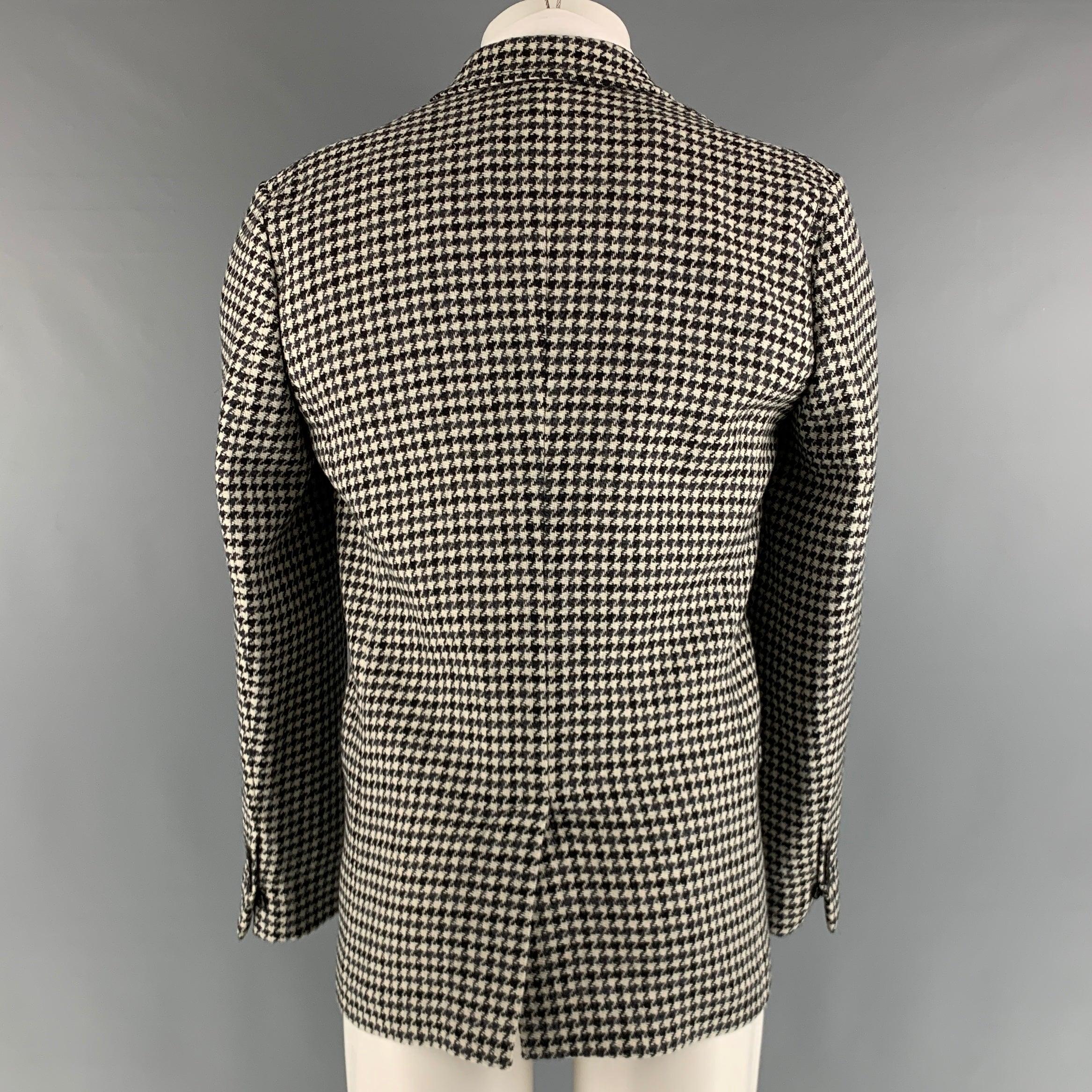 MARC JACOBS Size 38 Black White Houndstooth Wool Notch Lapel Sport Coat In Excellent Condition For Sale In San Francisco, CA