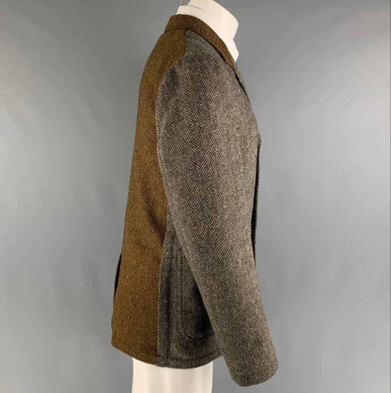 MARC JACOBS sport coat comes in a grey and black herringbone wool woven material featuring a notch lapel, patch pockets, single back vent, and a three button closure. Made in Italy.Excellent Pre Owned Condition. 

Marked:   48 

Measurements: 
