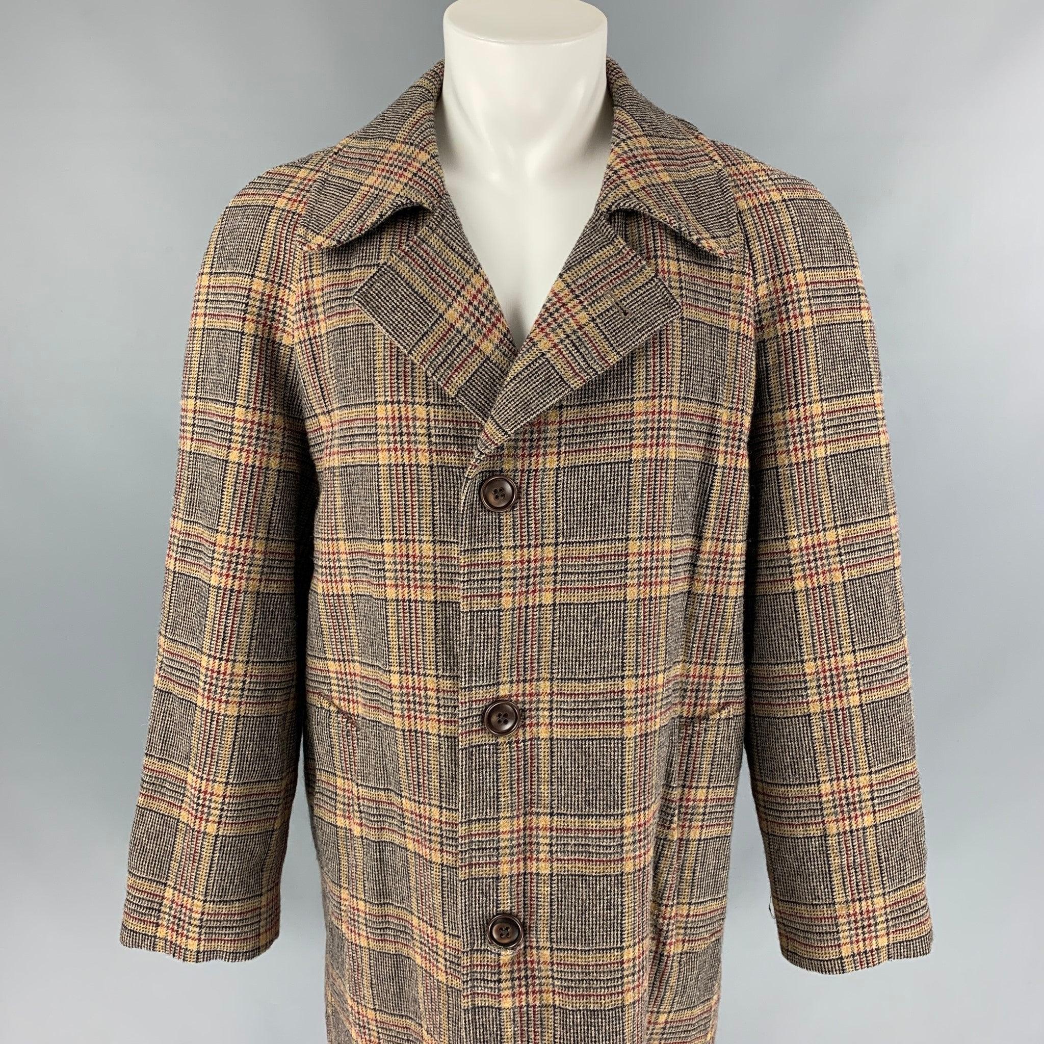 MARC JACOBS coat comes in a tan plaid wool with a full liner featuring a notch lapel, oversized fit, single back vent, slit pockets, and a buttoned closure. Made in Italy.
Very Good
Pre-Owned Condition. 

Marked:  48 

Measurements: 
 
Shoulder: 17