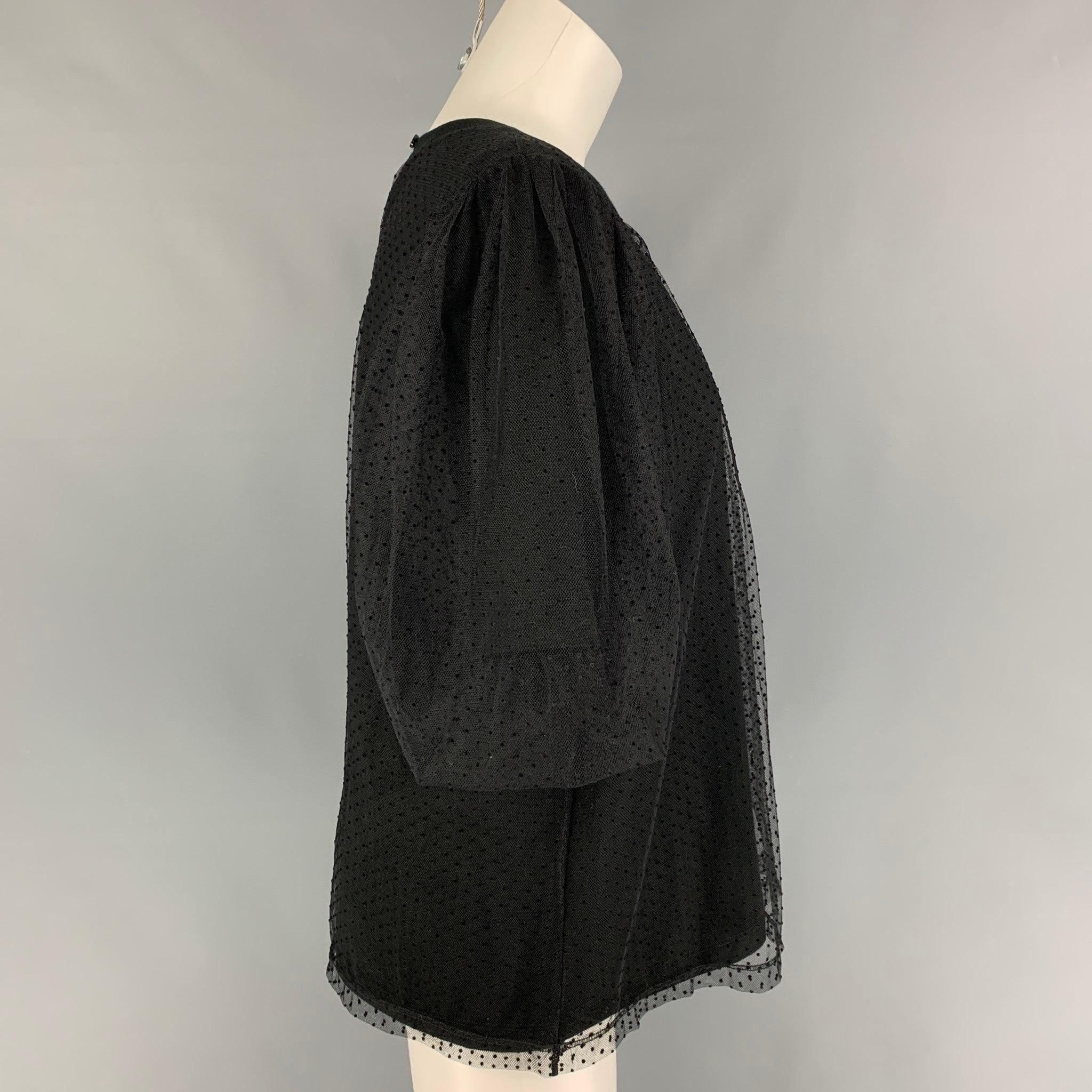 MARC JACOBS dress top comes in a black cotton featuring a lace layered design, short sleeves, and a back single button closure. Made in Italy.
Very Good
Pre-Owned Condition. 

Marked:   4 

Measurements: 
 
Shoulder: 15 inches  Bust: 40 inches 